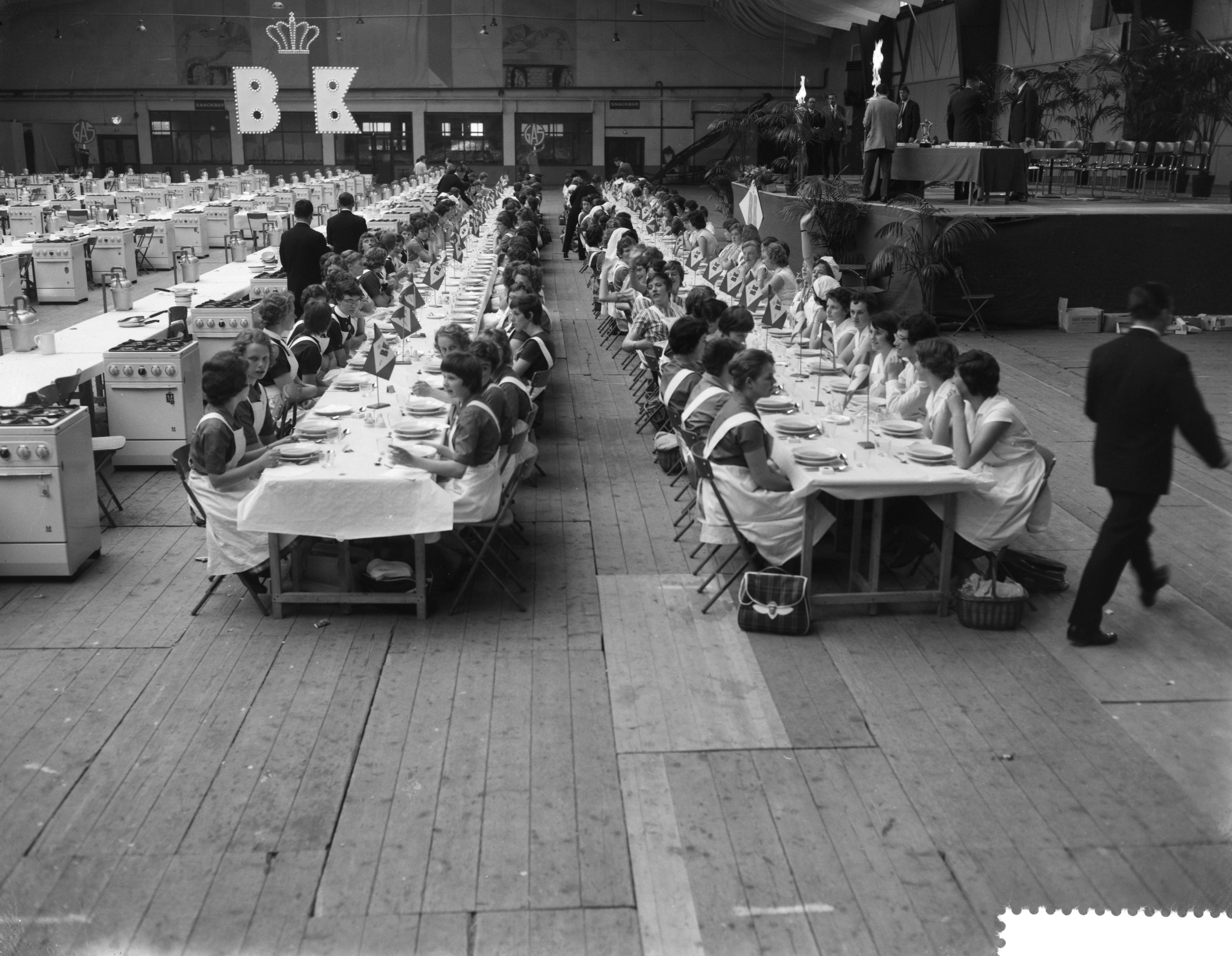 Fotocollectie Anefo — Kookwedstrijden Den Haag (Opdracht B. K. te Kampen) — Foto: Bilsen, Joop van / Anefo. Licentie: Set B: Rechtenvrij / Publiek Domein. Bron: Nationaal Archief. http://hdl.handle.net/10648/a9d28c58-d0b4-102d-bcf8-003048976d84
