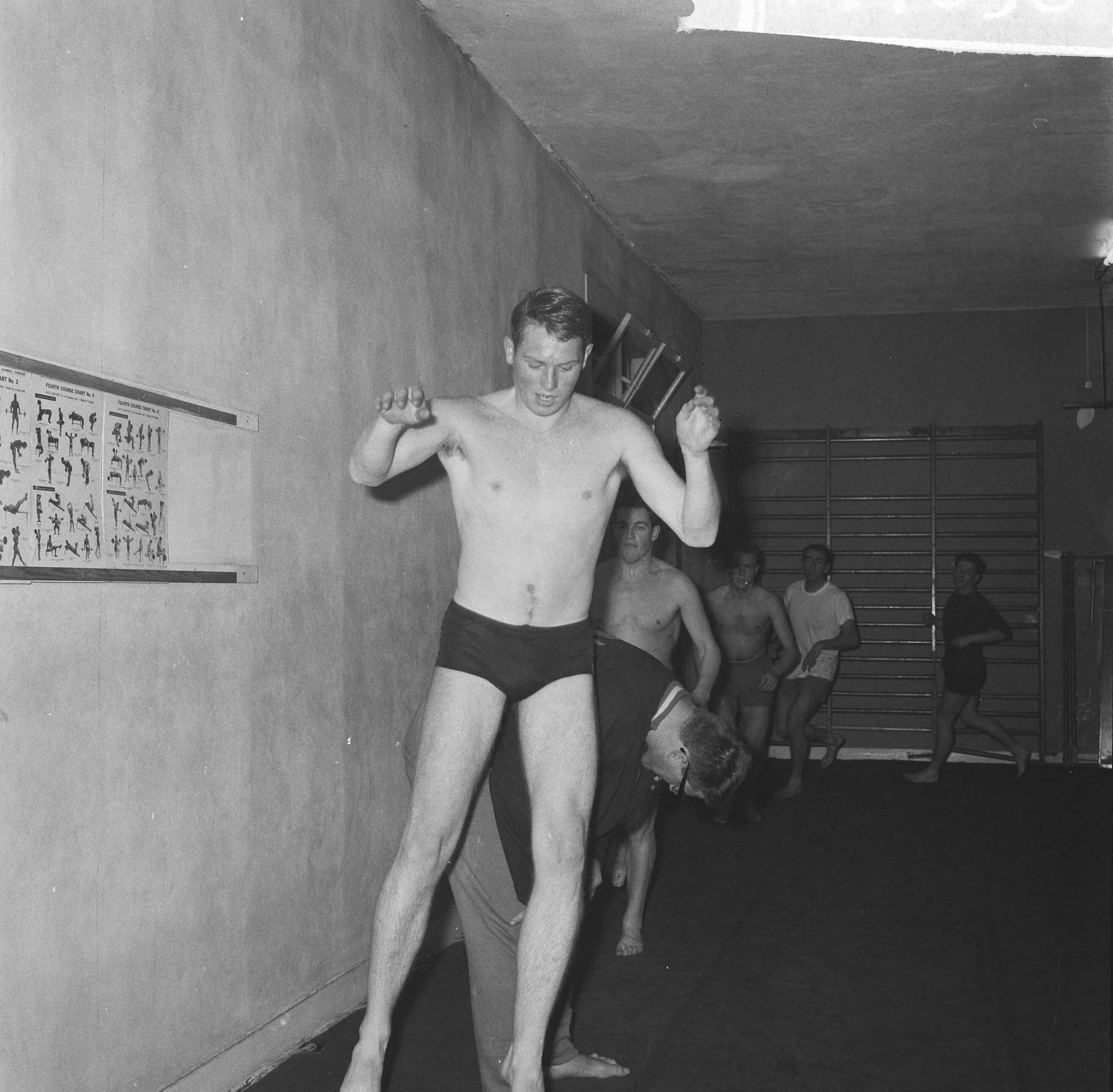 Fotocollectie Anefo — Training van het Nederlands waterpolo zevental door Anton Geesink te Utrecht — Foto: Nijs, Jac. de / Anefo. Licentie: Set B: Rechtenvrij / Publiek Domein. Bron: Nationaal Archief. http://hdl.handle.net/10648/aa1e5b38-d0b4-102d-bcf8-003048976d84