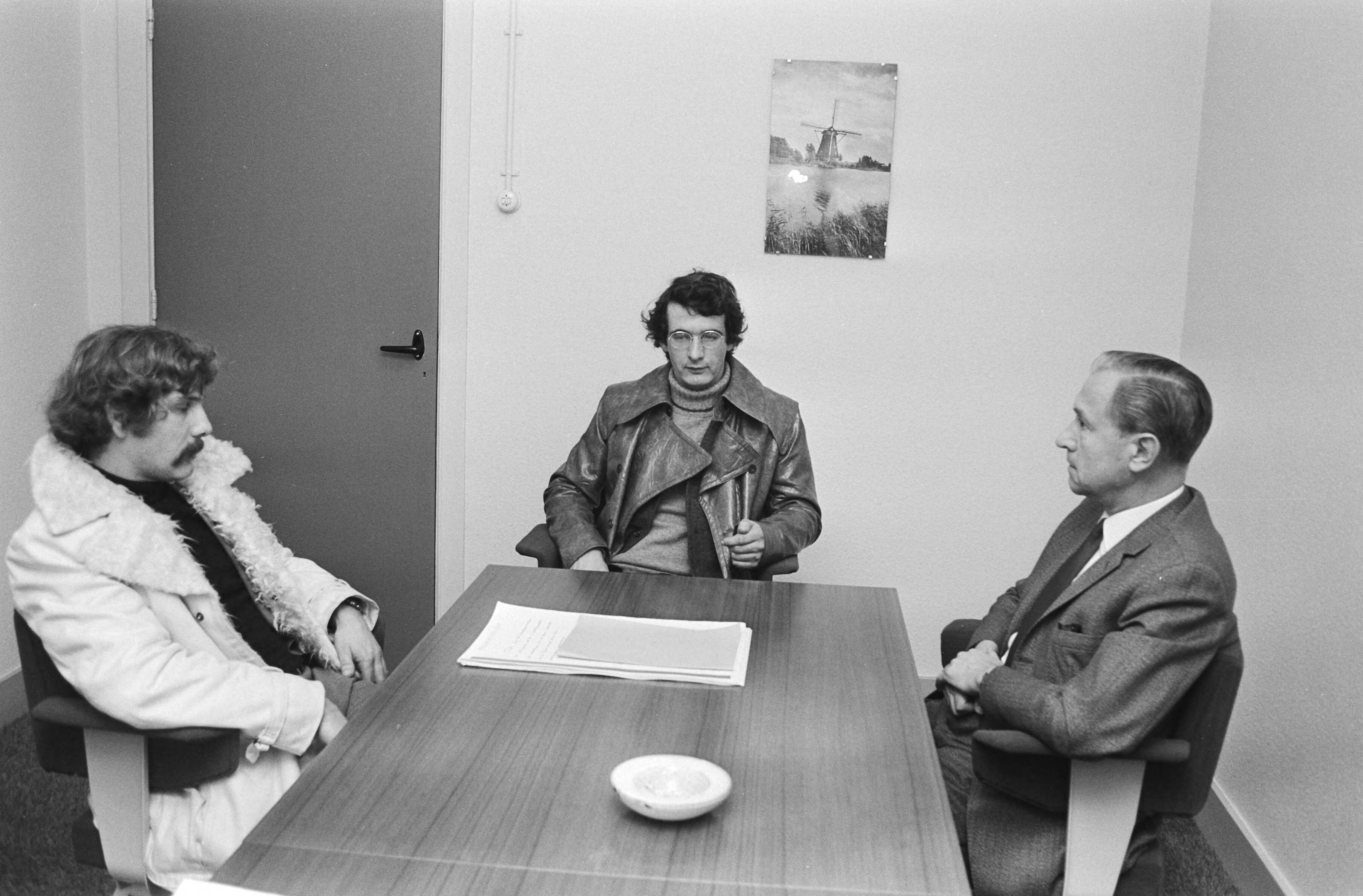 Fotocollectie Anefo — Studenten Rechten staken tegen slechte colleges, Utrecht — Foto: Peters, Hans / Anefo. Licentie: Set B: Rechtenvrij / Publiek Domein. Bron: Nationaal Archief. http://hdl.handle.net/10648/abb17cf0-d0b4-102d-bcf8-003048976d84