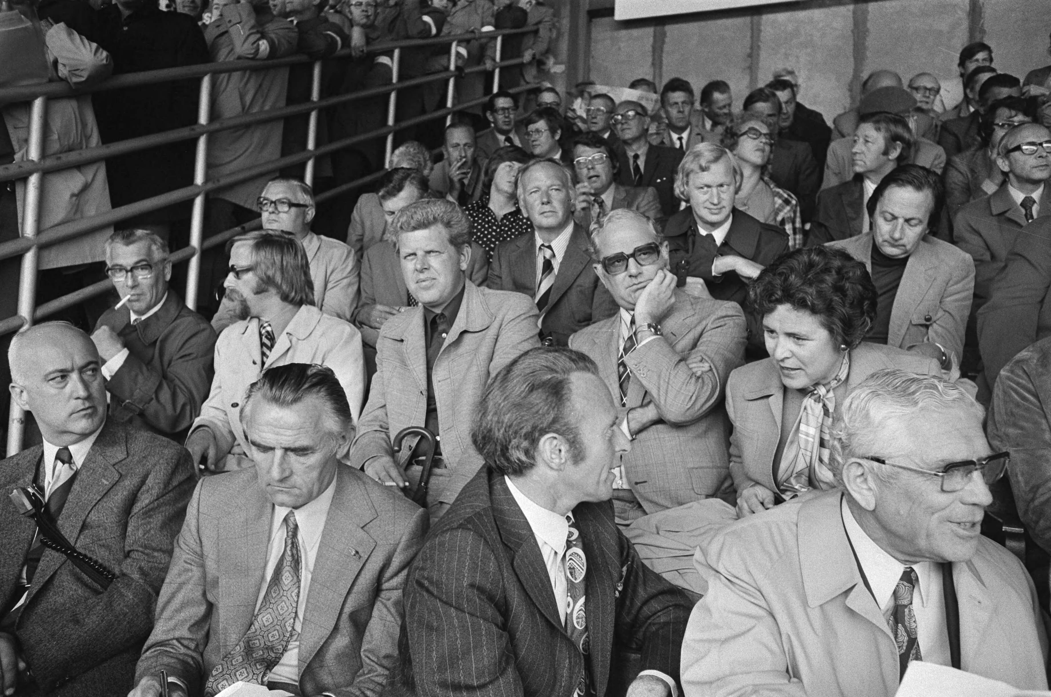 Fotocollectie Anefo — Landelijke protestbijeenkomst van boeren en tuinders in stadion Galgenwaard in Utrecht; v.l.n.r. Mertens, Zijlstr (Ned. Chr. Boeren en Knotnerus (voorz.) / — Foto: Verhoeff, Bert / Anefo. Licentie: Set B: Rechtenvrij / Publiek Domein. Bron: Nationaal Archief. http://hdl.handle.net/10648/ac52696c-d0b4-102d-bcf8-003048976d84