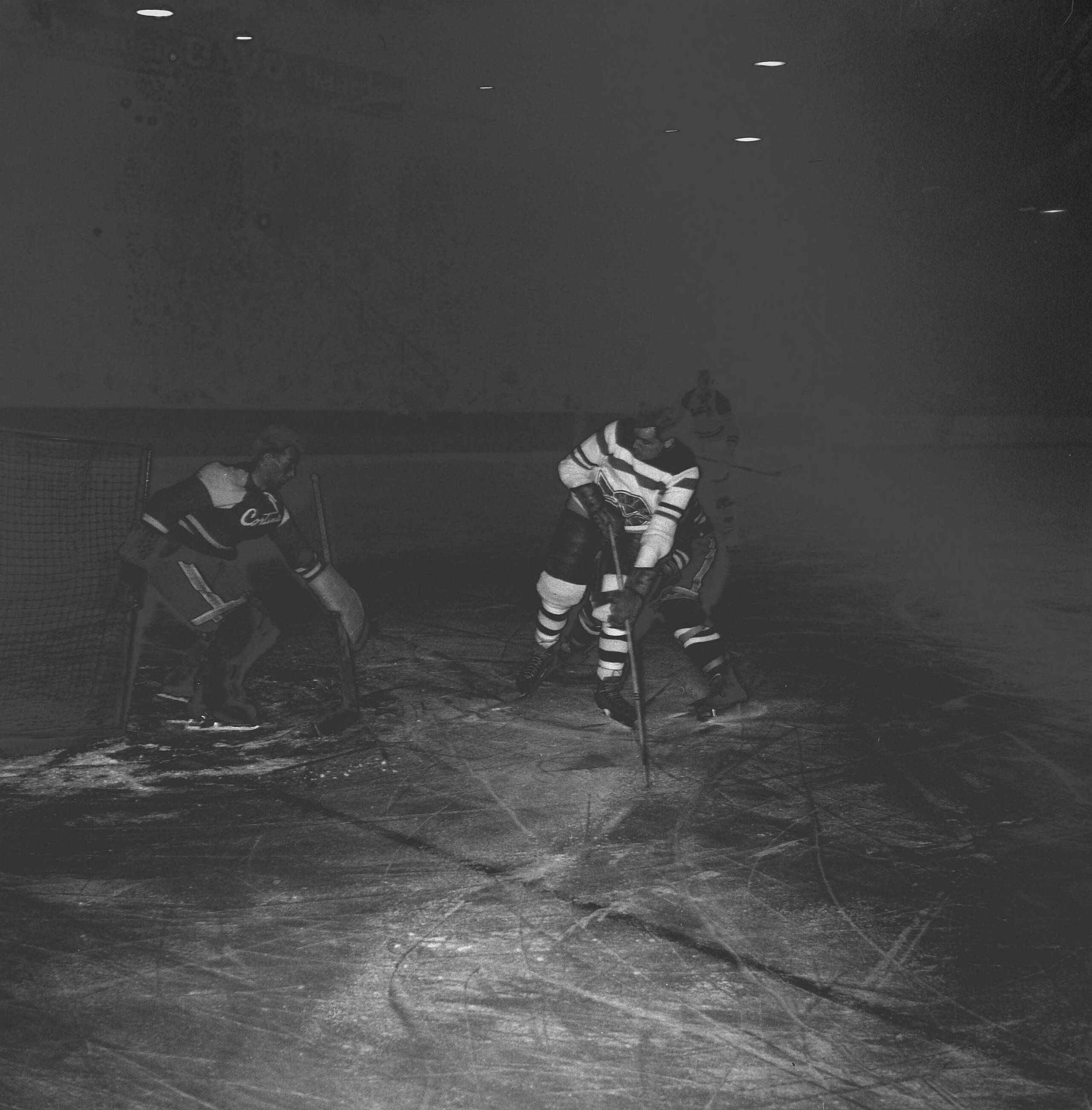 Fotocollectie Anefo — IJshockeywedstrijd HOKIJ tegen Cortina d'Ampezzo te Den Haag (1-5) — Foto: Behrens, Herbert F. / Anefo. Licentie: Set B: Rechtenvrij / Publiek Domein. Bron: Nationaal Archief. http://hdl.handle.net/10648/a9bf17ae-d0b4-102d-bcf8-003048976d84