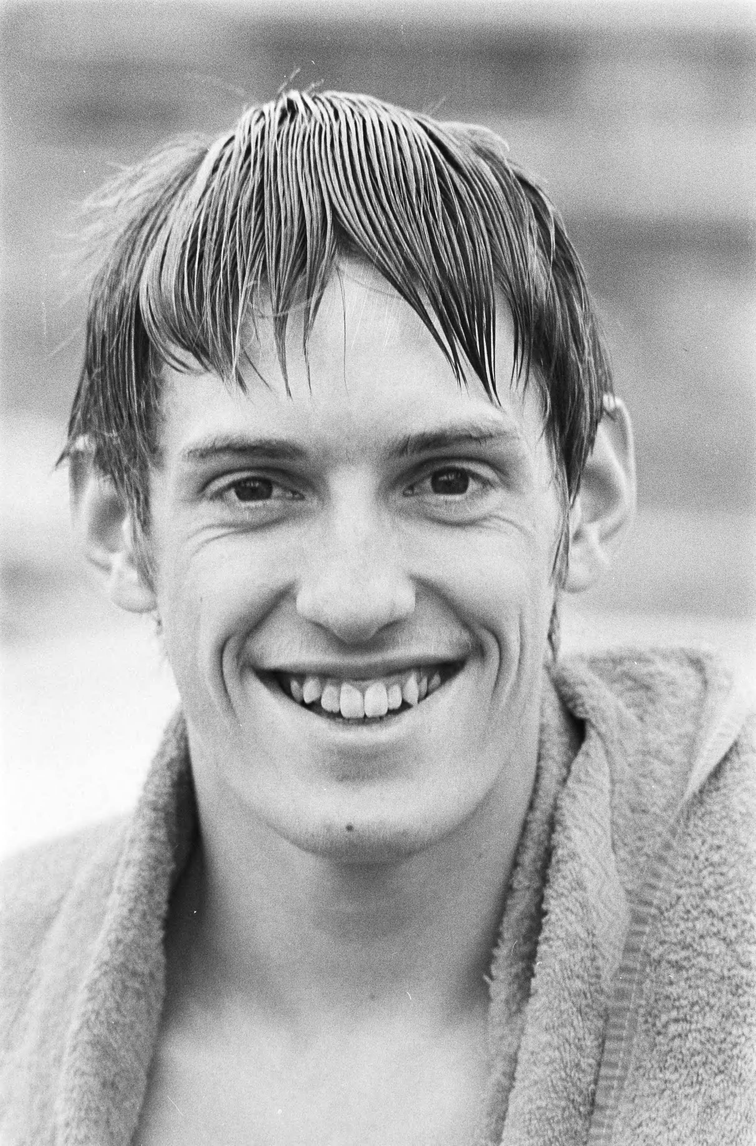 Fotocollectie Anefo — Nationale kampioenschappen zwemmen te Den Haag , Bob Schouten kop — Foto: Peters, Hans / Anefo. Licentie: Set B: Rechtenvrij / Publiek Domein. Bron: Nationaal Archief. http://hdl.handle.net/10648/abc80dee-d0b4-102d-bcf8-003048976d84