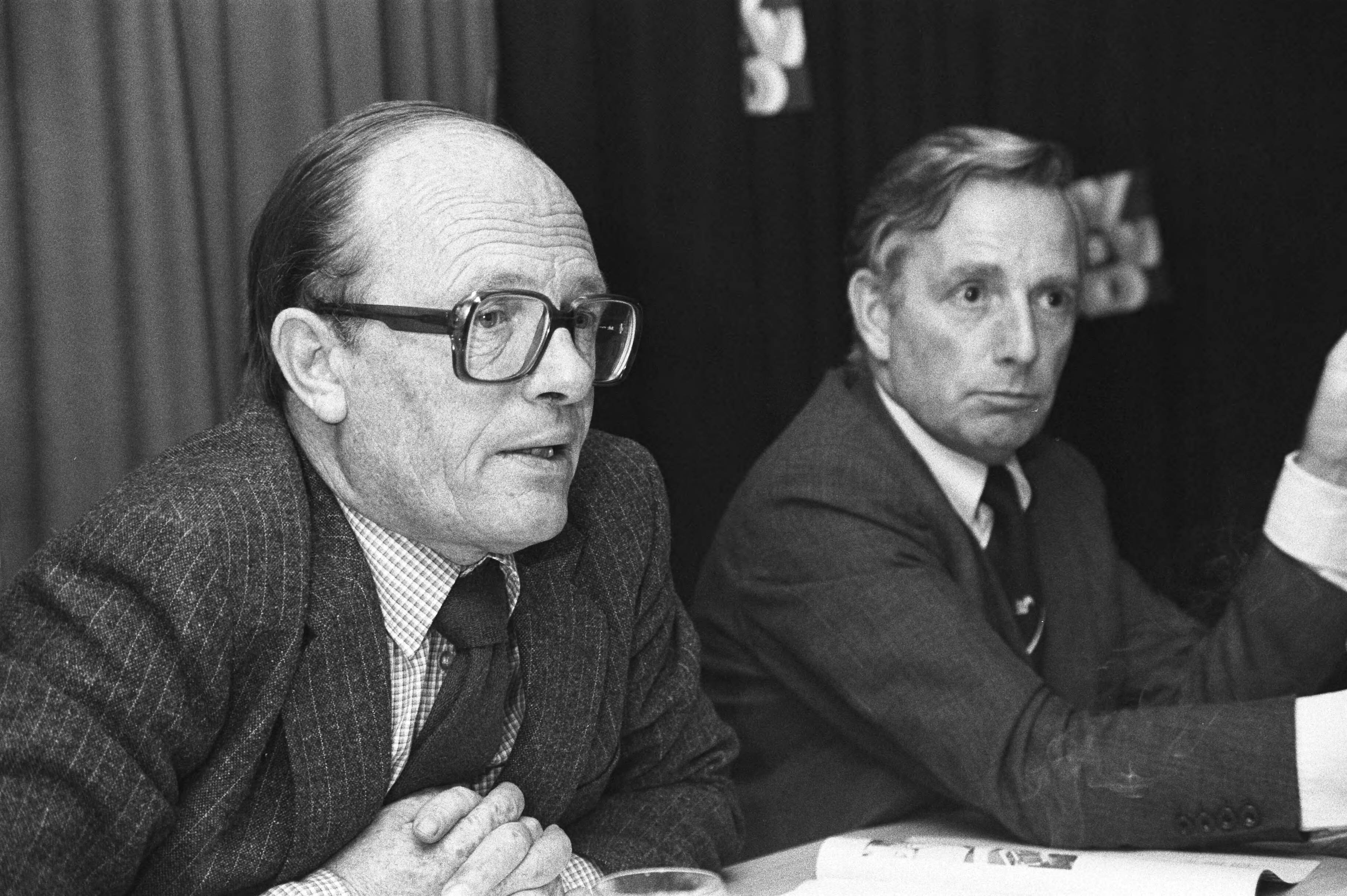 Fotocollectie Anefo — Persconferentie Den Haag , Nieuwspoort verkiezingsprogra VVD, voorzitter Korthals Altes (r) met Rietkerk (l) — Foto: Dijk, Hans van / Anefo. Licentie: Set B: Rechtenvrij / Publiek Domein. Bron: Nationaal Archief. http://hdl.handle.net/10648/ace999a4-d0b4-102d-bcf8-003048976d84
