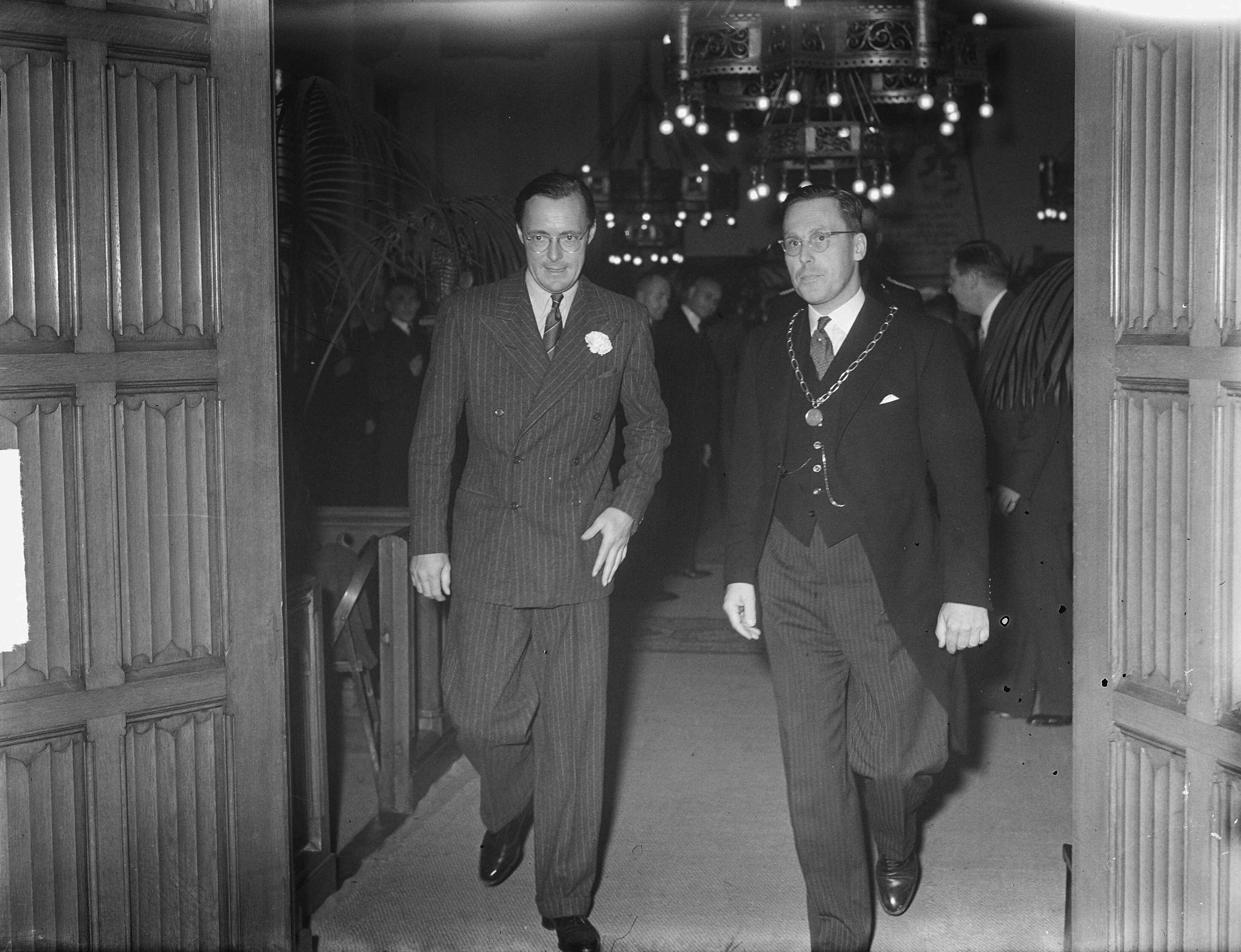 Bezoek van prins Bernhard aan Alkmaar — Prins Bernhard in Alkmaar — Foto: Pot, Harry / Anefo. Licentie: Set B: Rechtenvrij / Publiek Domein. Bron: Nationaal Archief. http://hdl.handle.net/10648/a8df063c-d0b4-102d-bcf8-003048976d84