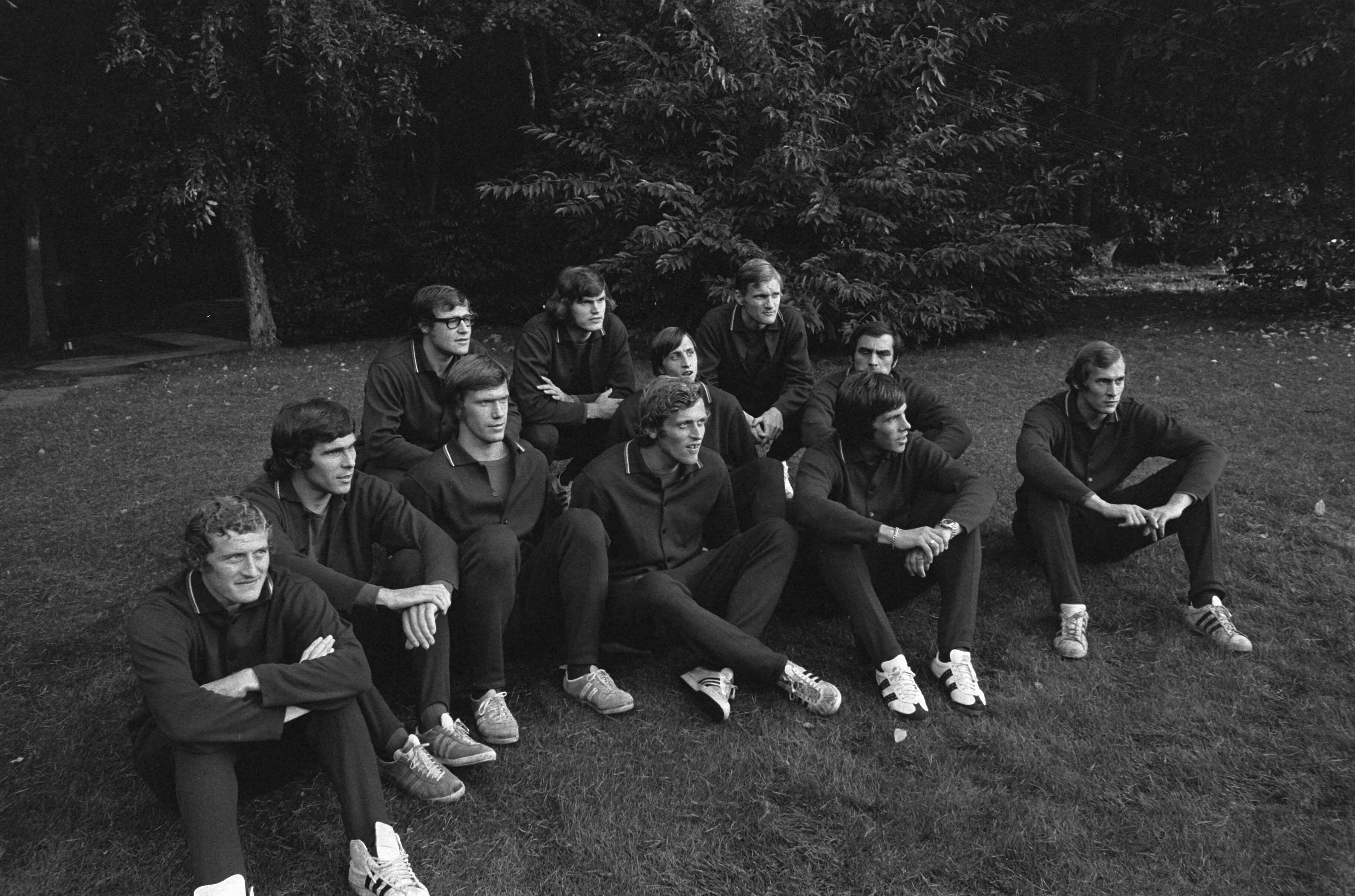 Fotocollectie Anefo — Nederlands elftal traint voor wedstrijd tegen DDR te Zeist — Foto: Evers, Joost / Anefo. Licentie: Set B: Rechtenvrij / Publiek Domein. Bron: Nationaal Archief. http://hdl.handle.net/10648/abd1e56c-d0b4-102d-bcf8-003048976d84