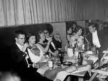 Fotocollectie Anefo — Lustrumviering van de tandheelkundige studentenvereniging "John Tomes" te Utrecht — Foto: Bilsen, Joop van / Anefo. Licentie: Set B: Rechtenvrij / Publiek Domein. Bron: Nationaal Archief. http://hdl.handle.net/10648/a96e21a0-d0b4-102d-bcf8-003048976d84