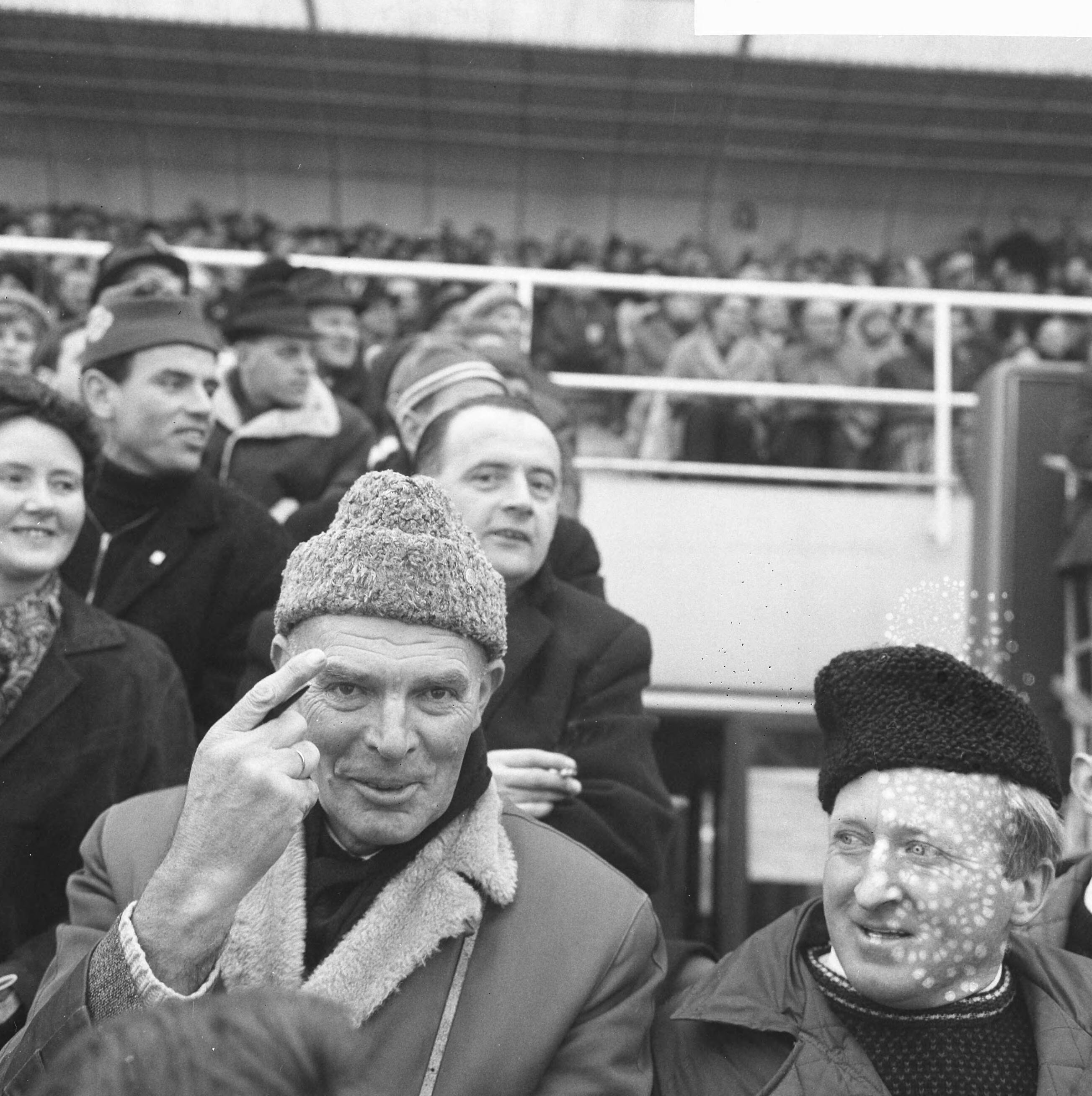 Fotocollectie Anefo — Europese Schaatskampioenschappen te Deventer, Klaas Schenk — Foto: Nijs, Jac. de / Anefo. Licentie: Set B: Rechtenvrij / Publiek Domein. Bron: Nationaal Archief. http://hdl.handle.net/10648/aad83530-d0b4-102d-bcf8-003048976d84