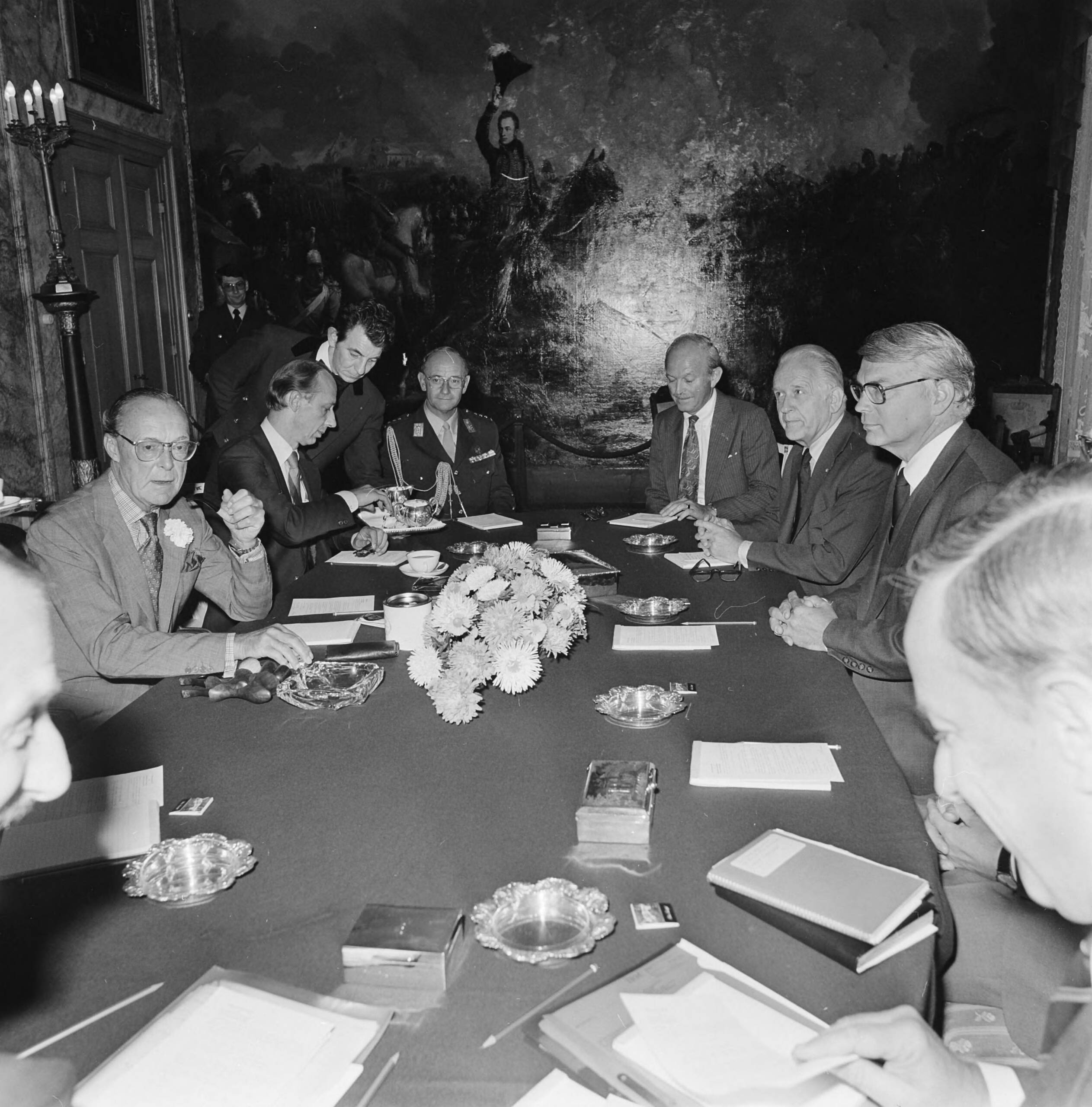 Fotocollectie Anefo — Prins Bernhard ontvangt Nederland Centrum van Directeuren op Soestdijk (opdracht) — Foto: Croes, Rob C. / Anefo. Licentie: Set B: Rechtenvrij / Publiek Domein. Bron: Nationaal Archief. http://hdl.handle.net/10648/acbbc7fe-d0b4-102d-bcf8-003048976d84