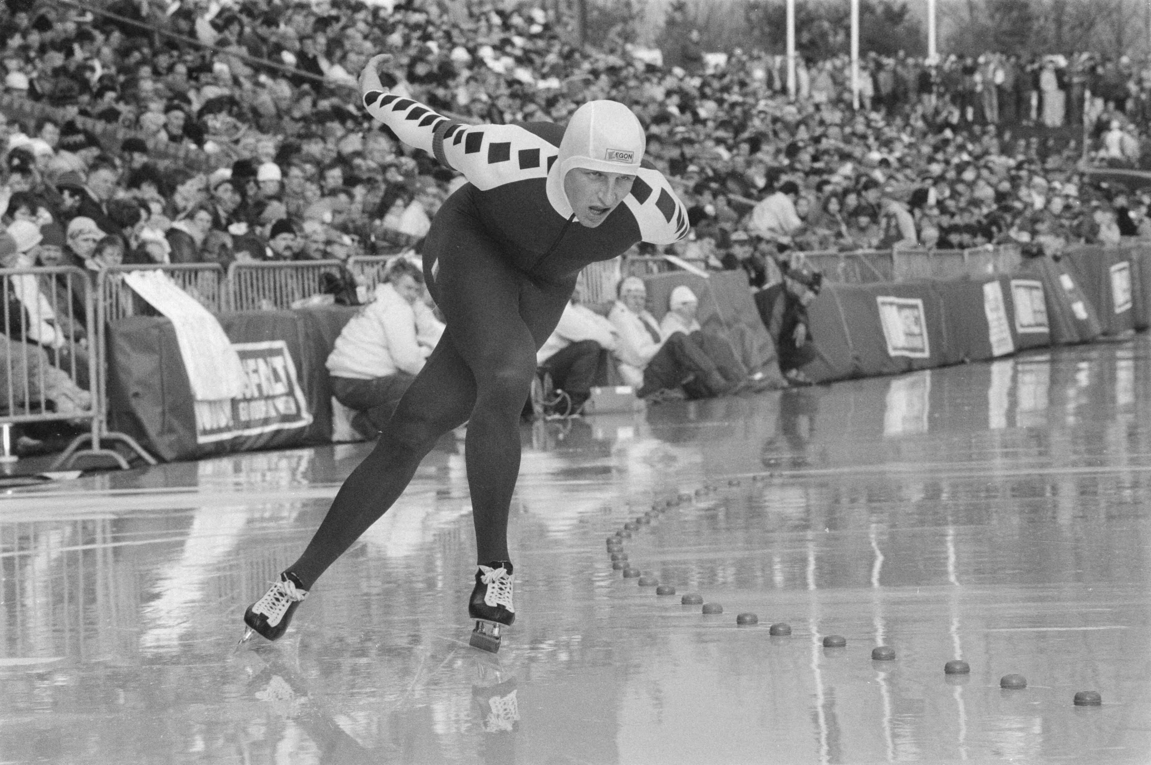 Fotocollectie Anefo — EK schaatsen heren in Den Haag ; Leo Visser in actie op 10 km — Foto: Croes, Rob C. / Anefo. Licentie: Set B: Rechtenvrij / Publiek Domein. Bron: Nationaal Archief. http://hdl.handle.net/10648/ad67d7e2-d0b4-102d-bcf8-003048976d84