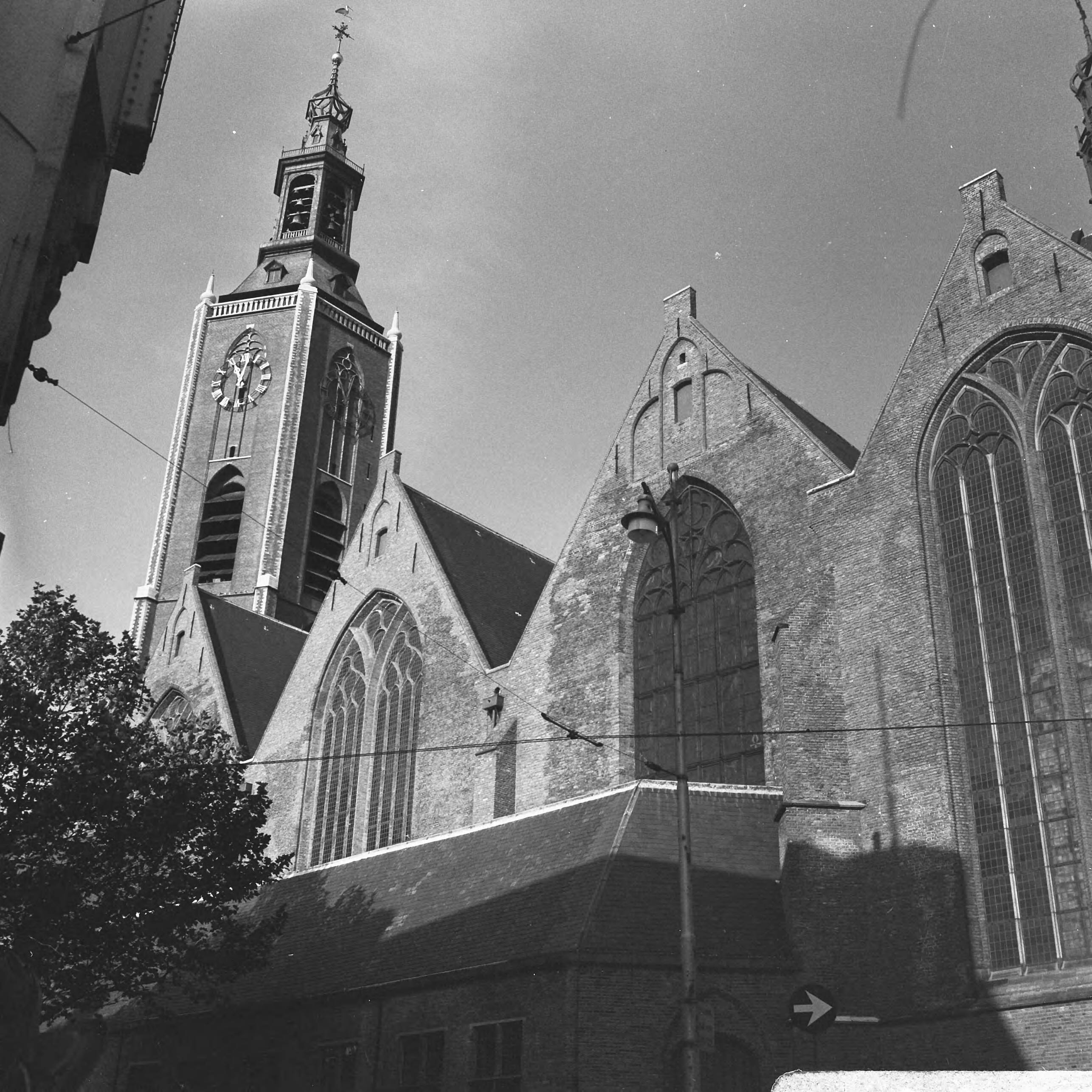Restauratie van de Grote of St. Jacobskerk te Den Haag in verband met huwelijk van prinses Margriet met mr. Pieter van Vollenhoven — Den Haag|Zuid-Holland|restauraties |kerkgebouwen|Sint-Jacobuskerk — Foto: Voets, Jan / Anefo. Licentie: Set B: Rechtenvrij / Publiek Domein. Bron: Nationaal Archief. http://hdl.handle.net/10648/ab02a2ca-d0b4-102d-bcf8-003048976d84