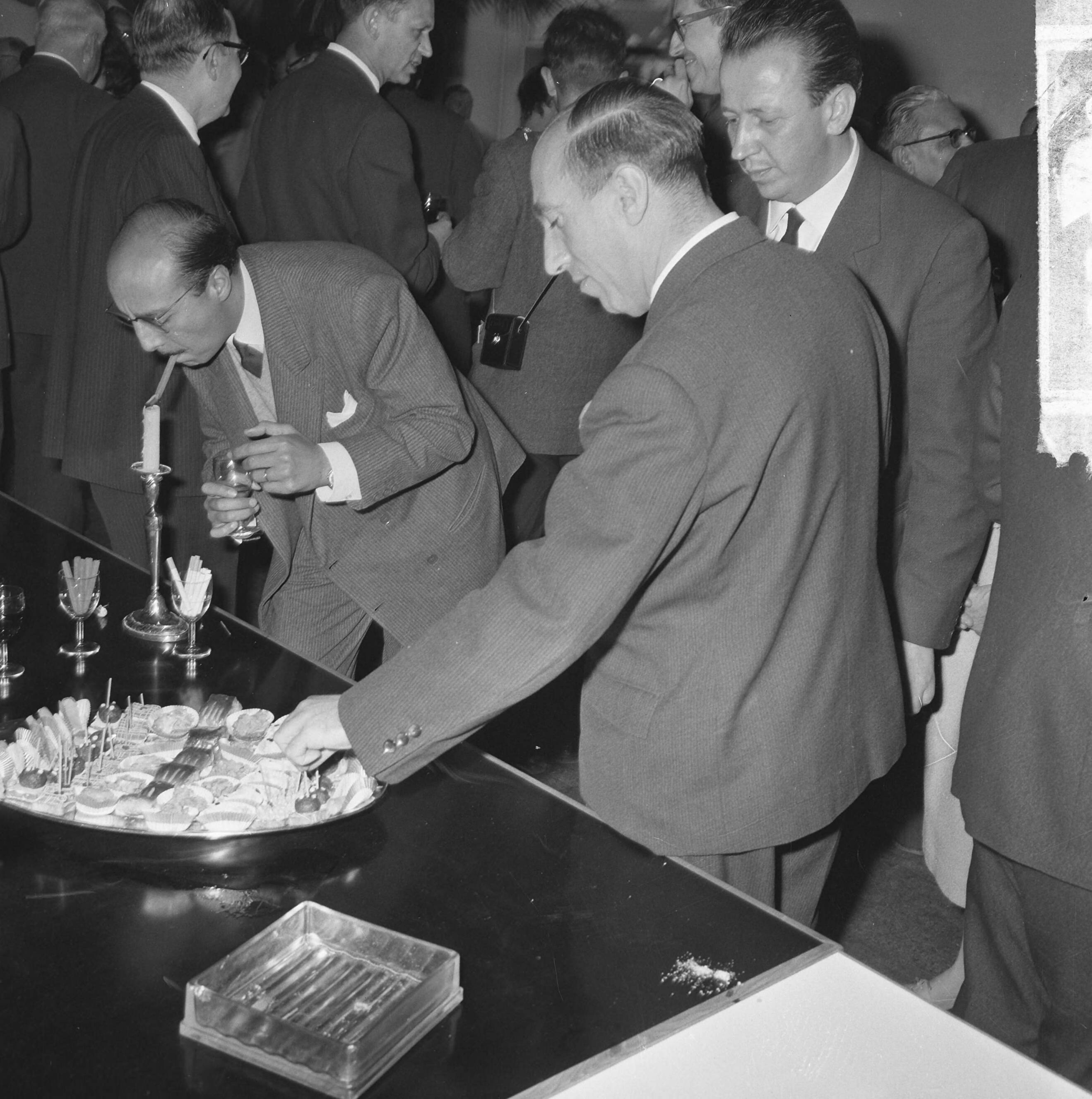 Fotocollectie Anefo — Opdracht Congresgebouw gemeente Den Haag , reportage — Foto: Nijs, Jac. de / Anefo. Licentie: Set B: Rechtenvrij / Publiek Domein. Bron: Nationaal Archief. http://hdl.handle.net/10648/aa638424-d0b4-102d-bcf8-003048976d84