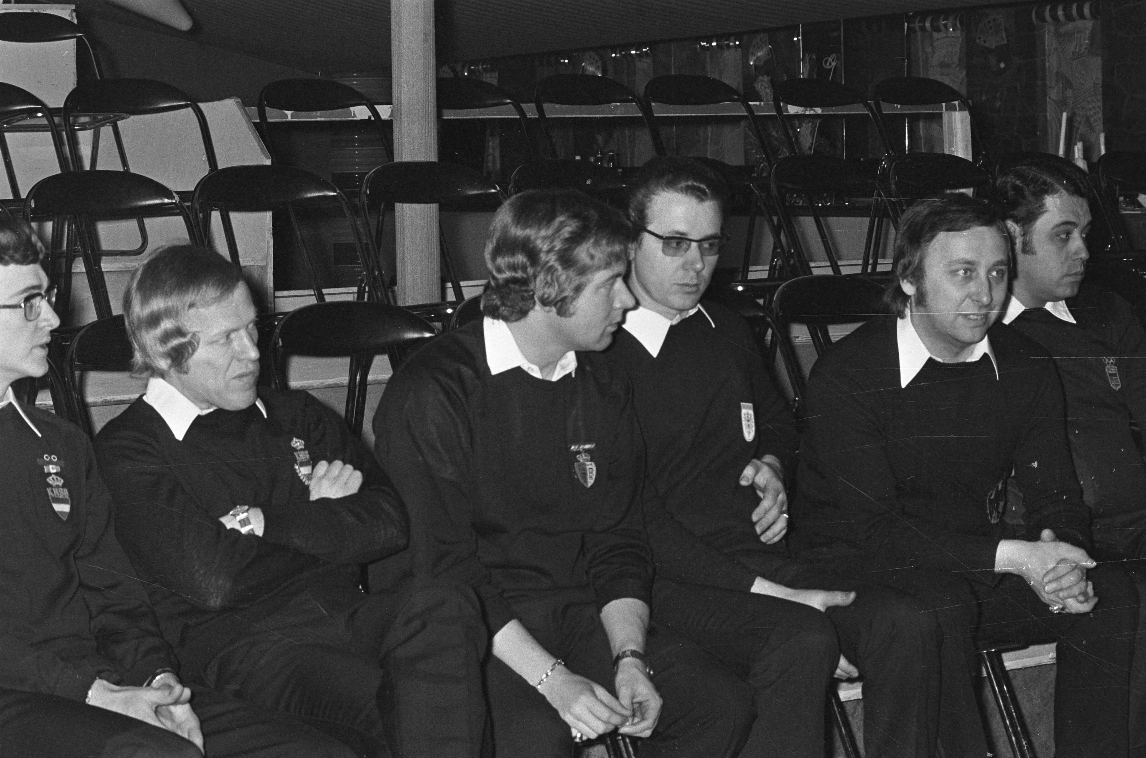 Fotocollectie Anefo — Europees kampioenschap bandstoten in Zandvoort, nr. 21 Vultink (r) en Van de Smissen (l) op terras — Foto: Verhoeff, Bert / Anefo. Licentie: Set B: Rechtenvrij / Publiek Domein. Bron: Nationaal Archief. http://hdl.handle.net/10648/ac46f3fc-d0b4-102d-bcf8-003048976d84