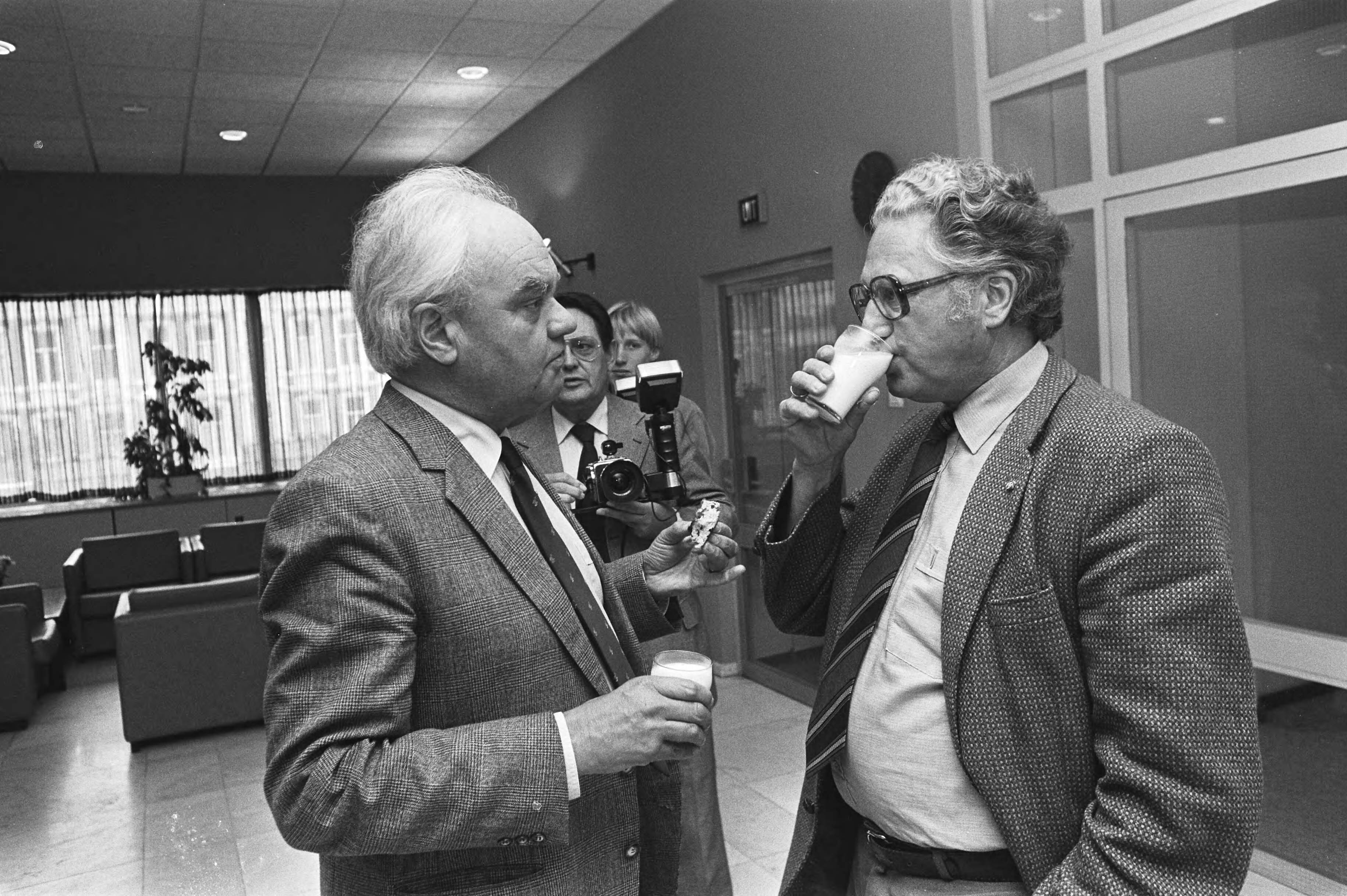 Fotocollectie Anefo — Overleg regering, vakbonden en werkgevers over arbeidsvoorwaardenbeleid 1981 in SER-gebouw te Den Haag 3 Van der Meulen (CNV) — Foto: Bogaerts, Rob / Anefo. Licentie: Set B: Rechtenvrij / Publiek Domein. Bron: Nationaal Archief. http://hdl.handle.net/10648/aceb753a-d0b4-102d-bcf8-003048976d84