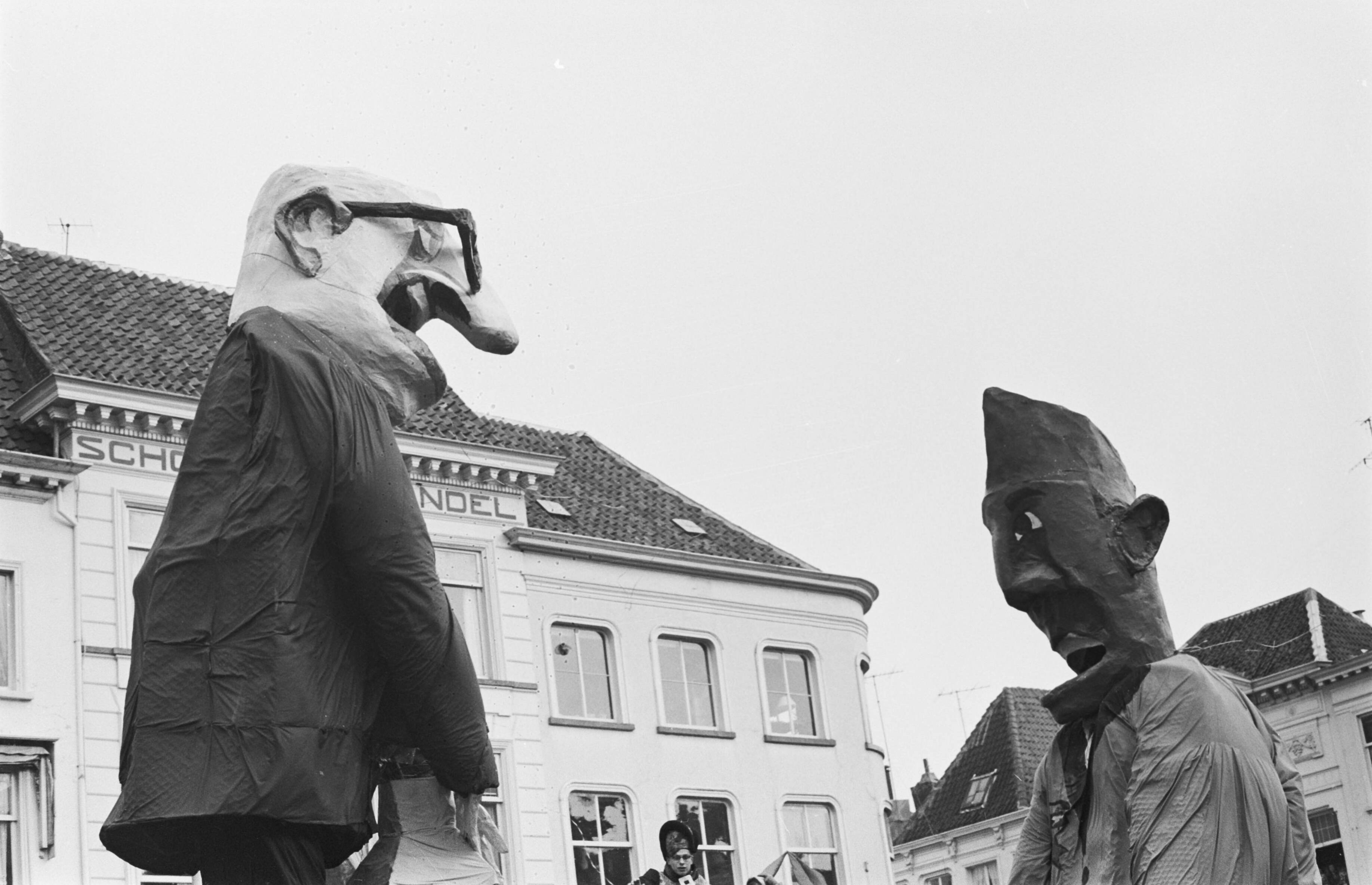 Fotocollectie Anefo — Carnaval in Breda. De Quay en Soekarno — Foto: Rossem, Wim van / Anefo. Licentie: Set B: Rechtenvrij / Publiek Domein. Bron: Nationaal Archief. http://hdl.handle.net/10648/a9fbfec6-d0b4-102d-bcf8-003048976d84