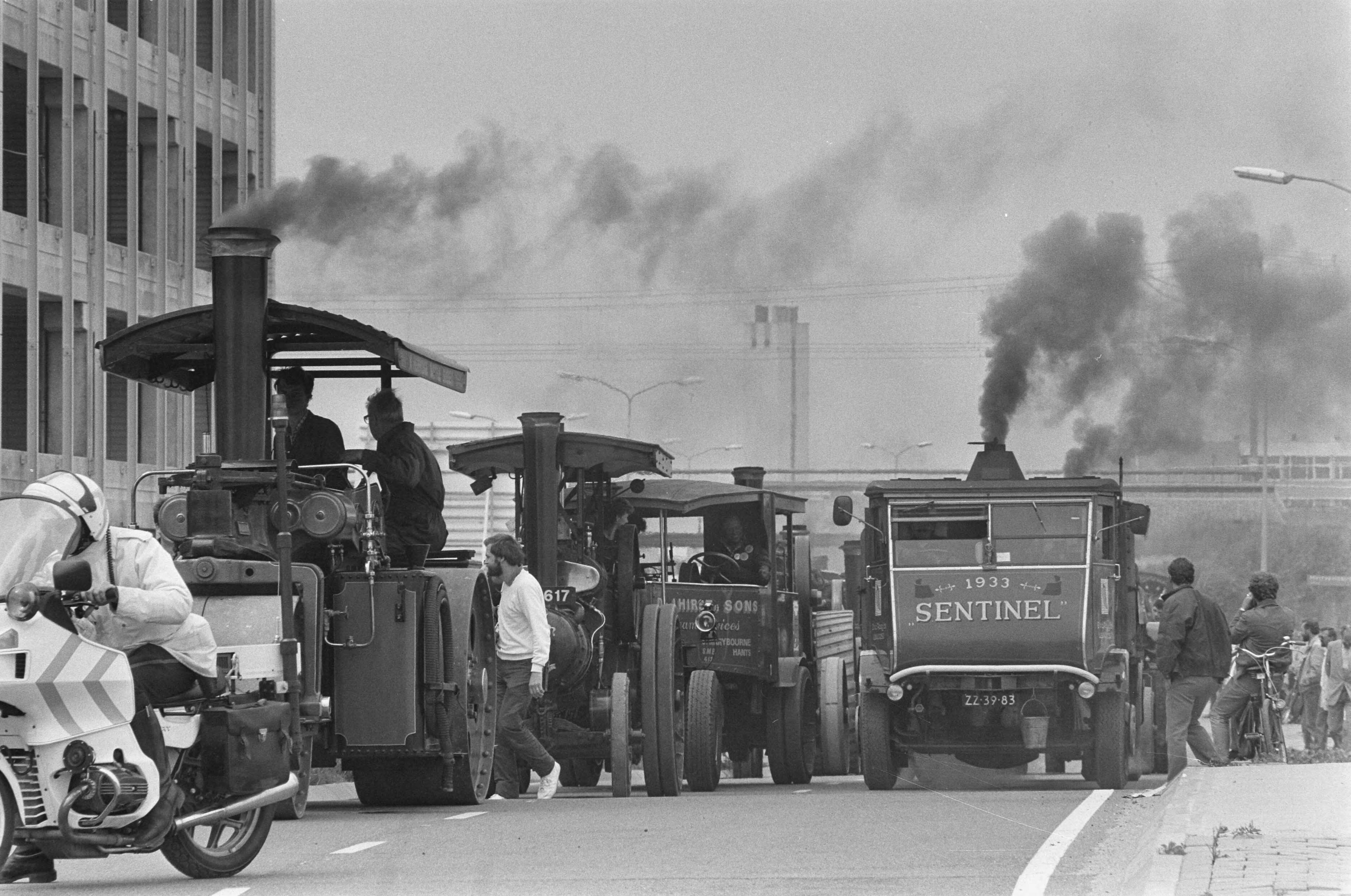 Fotocollectie Anefo — Stoomfestival in Almere; stoomachines onderweg — Foto: Croes, Rob C. / Anefo. Licentie: Set B: Rechtenvrij / Publiek Domein. Bron: Nationaal Archief. http://hdl.handle.net/10648/ad61dc48-d0b4-102d-bcf8-003048976d84