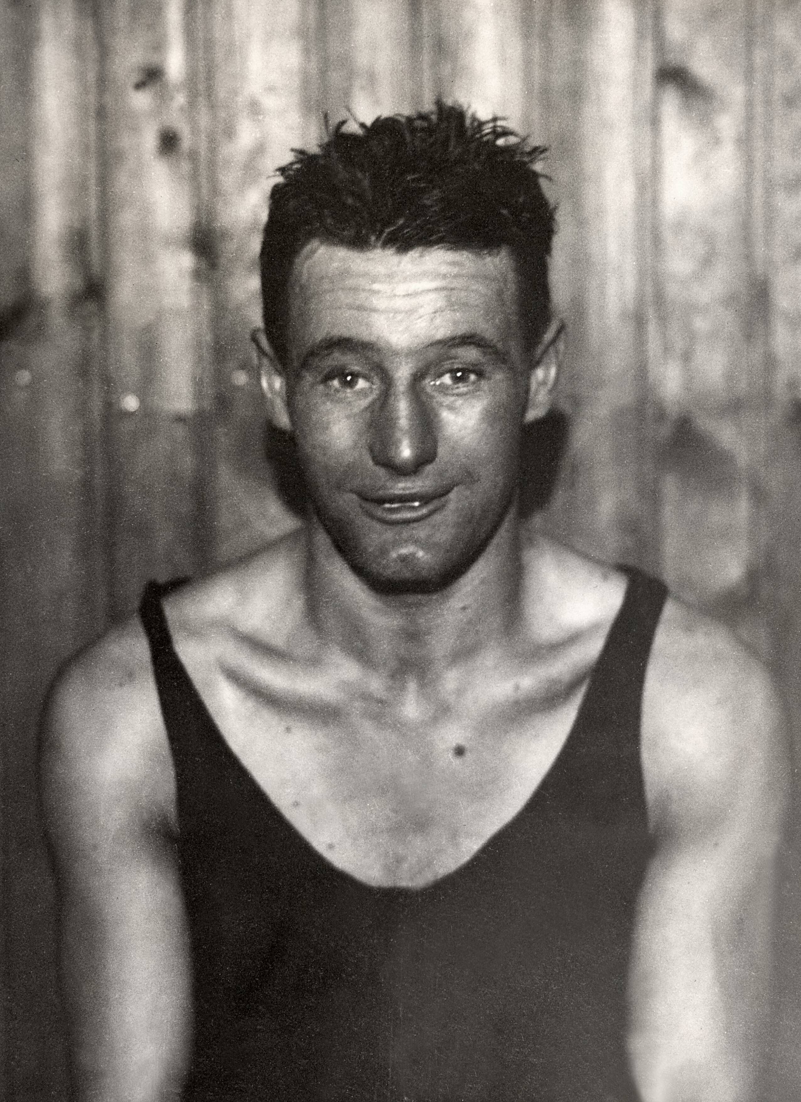 Personen op naam, Sport — Sport, Olympische Spelen 1928, Amsterdam : Edward "Ted" Morgan, olympisch kampioen boksen in het lichtmiddengewicht. — Foto: Fotograaf Onbekend / Algemeen Fotobureau Amsterdam / Rechtenvrij (05589). Licentie: Set B: Rechtenvrij / Publiek Domein. Bron: Nationaal Archief. http://hdl.handle.net/10648/35429da7-0c36-a382-e063-6df0900a6686