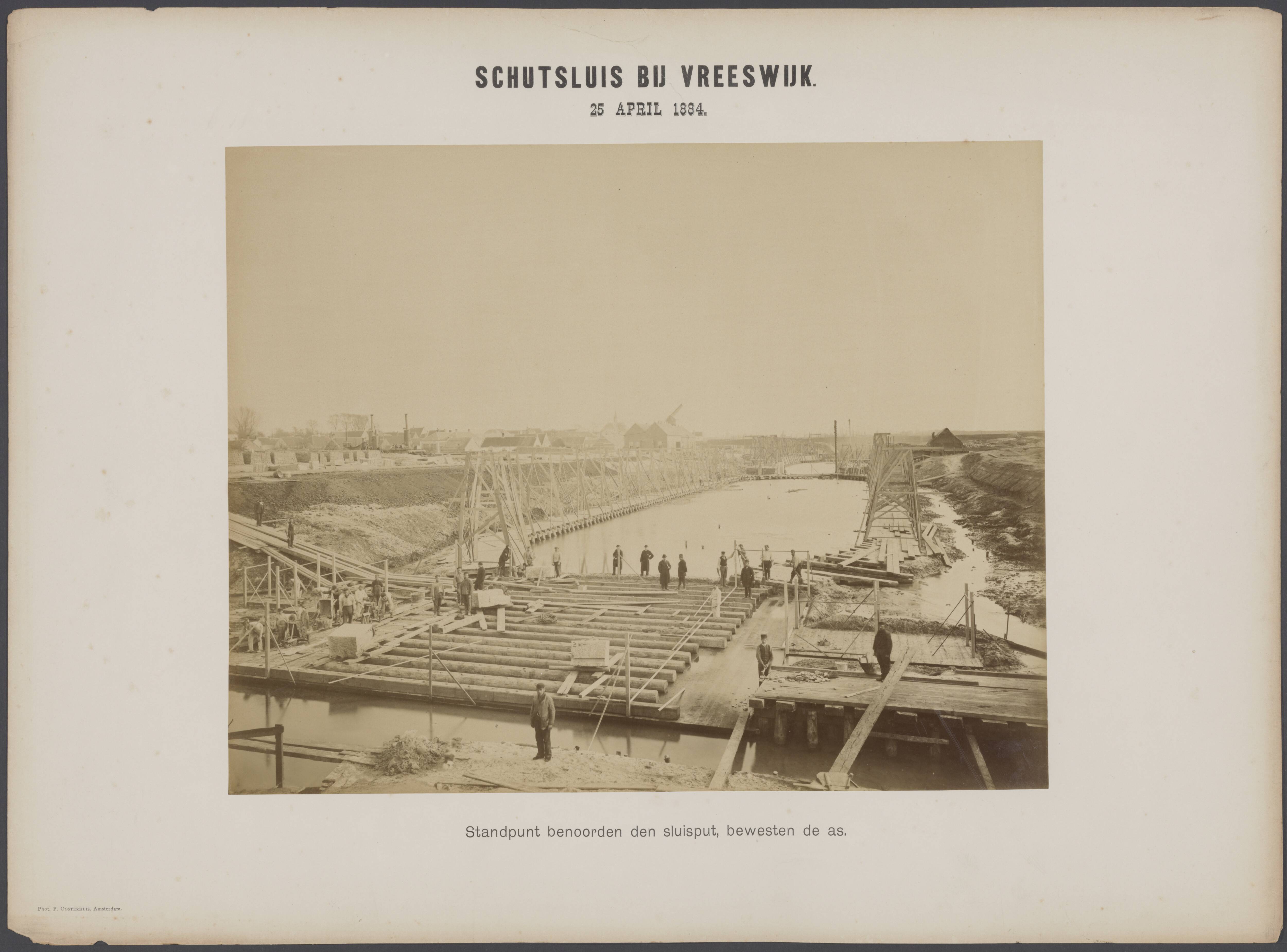 Merwedekanaal ten zuiden van Utrecht — Bouw van een schutsluis bij Vreeswijk. Standpunt benoorden de sluisput, bewesten de as — Foto: Oosterhuis, Pieter. Licentie: Set B: Rechtenvrij / Publiek Domein. Bron: Nationaal Archief. http://hdl.handle.net/10648/af0b6e42-d0b4-102d-bcf8-003048976d84