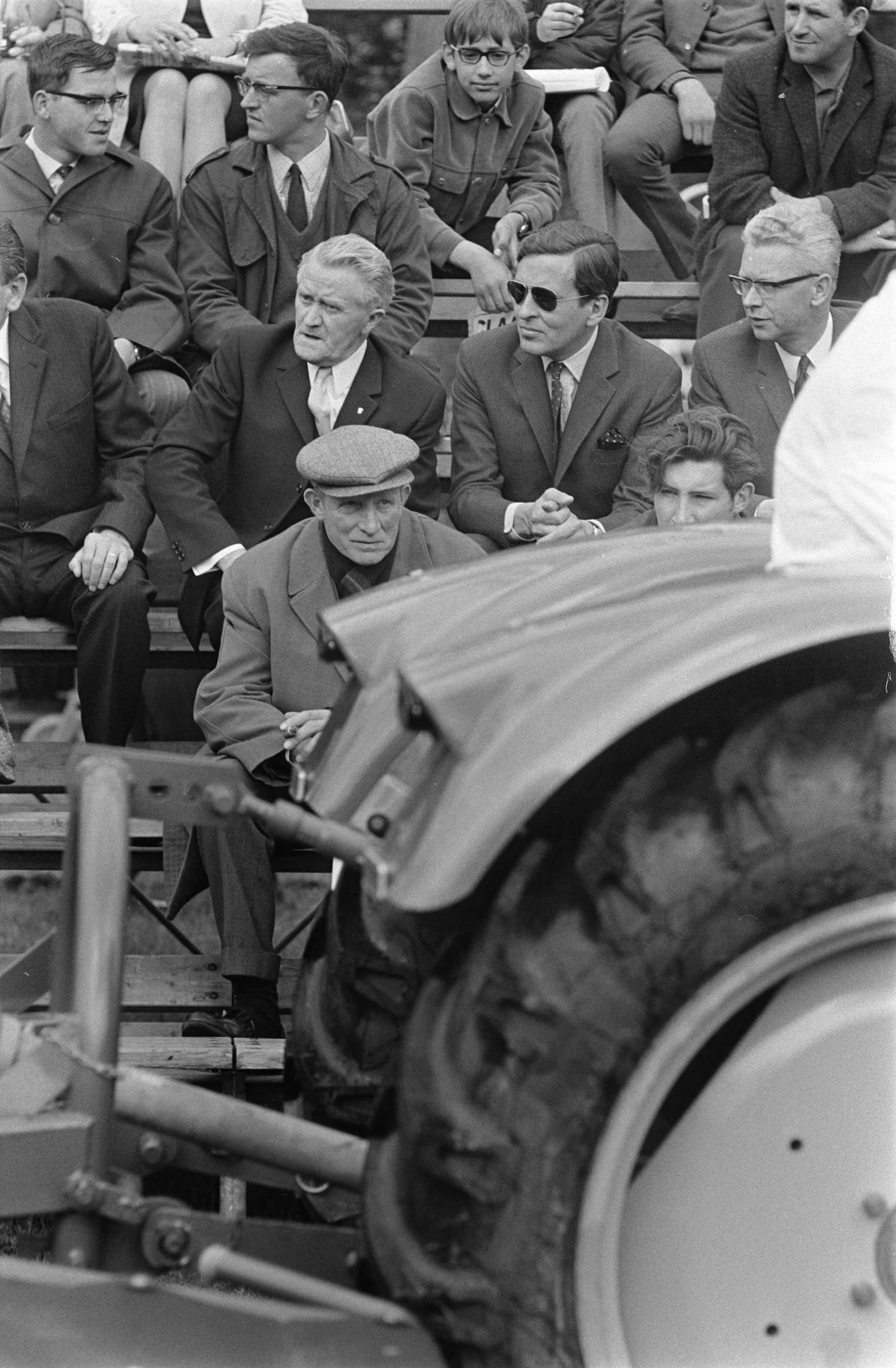 Fotocollectie Anefo — HKH Prins Claus opent de 22e "Werktuigendagen" te Liempde Prins Claus tijdens rondgang — Foto: Mieremet, Rob / Anefo. Licentie: Set B: Rechtenvrij / Publiek Domein. Bron: Nationaal Archief. http://hdl.handle.net/10648/ab683720-d0b4-102d-bcf8-003048976d84