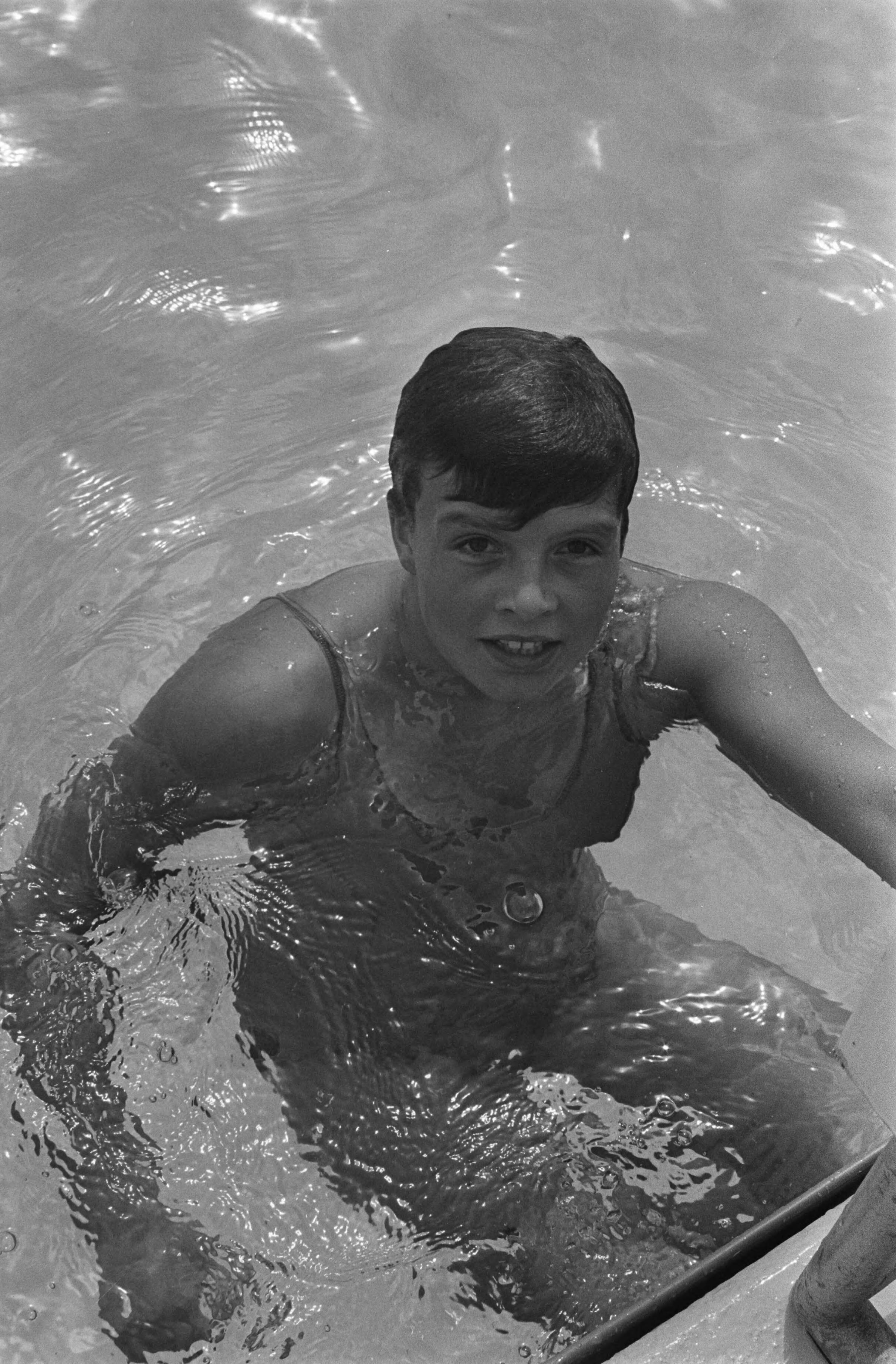 Fotocollectie Anefo — Nationale zwemkampioenschappen zwemmen, Leeuwarden — Foto: Verhoeff, Bert / Anefo. Licentie: Set B: Rechtenvrij / Publiek Domein. Bron: Nationaal Archief. http://hdl.handle.net/10648/ab9d54aa-d0b4-102d-bcf8-003048976d84