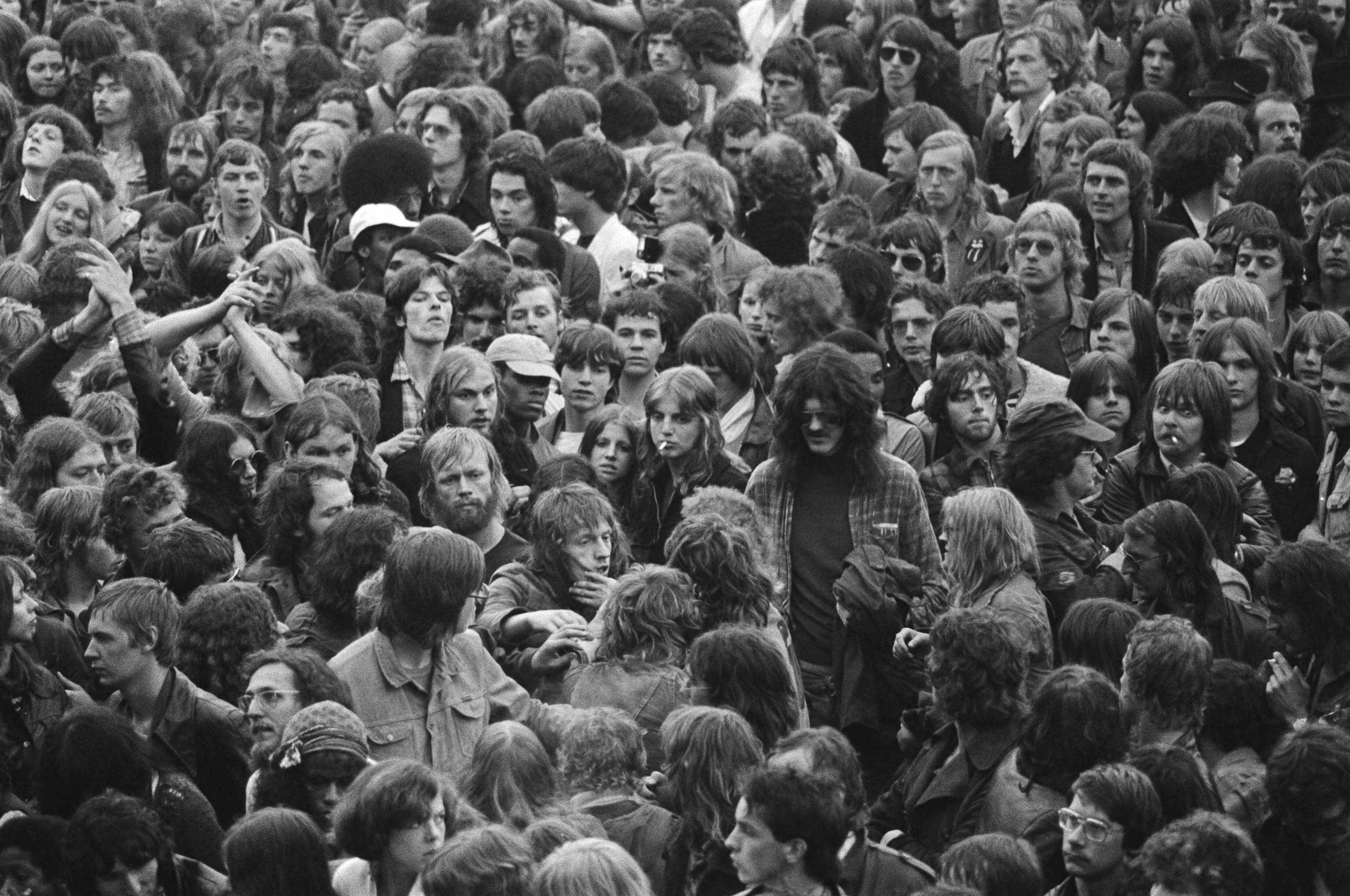 Fotocollectie Anefo — Rolling Stones concert in Zuiderpark te Den Haag , enorme mensenmassas — Foto: Verhoeff, Bert / Anefo. Licentie: Set B: Rechtenvrij / Publiek Domein. Bron: Nationaal Archief. http://hdl.handle.net/10648/ac84f698-d0b4-102d-bcf8-003048976d84
