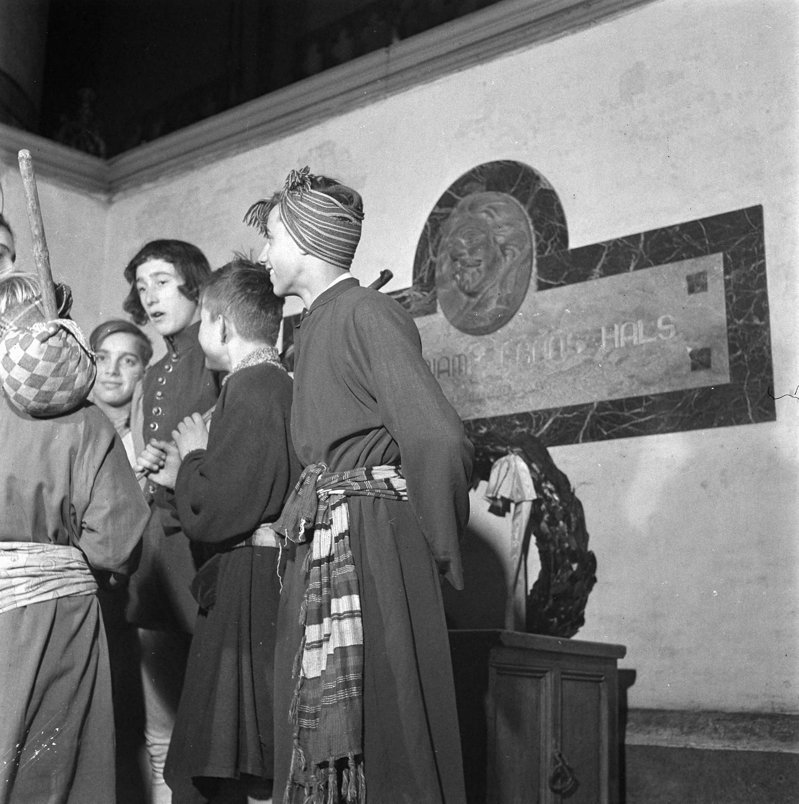 Fotocollectie Anefo — Kerstspel in de Grote of St. Bavokerk te Haarlem — Foto: Haren Noman, Theo van / Anefo. Licentie: Set B: Rechtenvrij / Publiek Domein. Bron: Nationaal Archief. http://hdl.handle.net/10648/a88fedae-d0b4-102d-bcf8-003048976d84