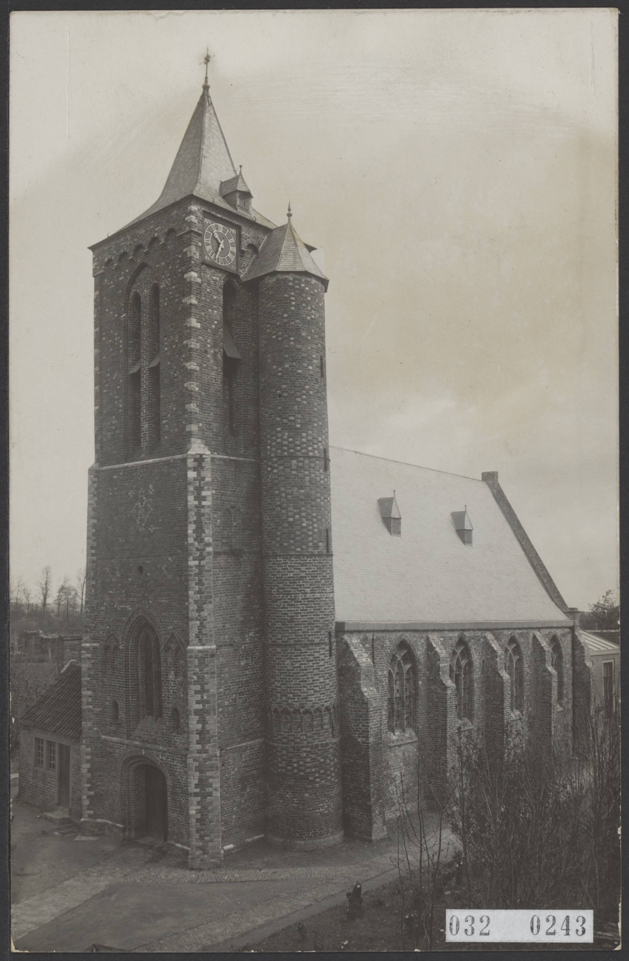 Fotocollectie Elsevier Binnenland — Toren en kerk van Ritthem (Zeeland) — Foto: Onbekend / Publiek Domein of Rechtenvrij. Licentie: Set B: Rechtenvrij / Publiek Domein. Bron: Nationaal Archief. http://hdl.handle.net/10648/ade3dc66-d0b4-102d-bcf8-003048976d84