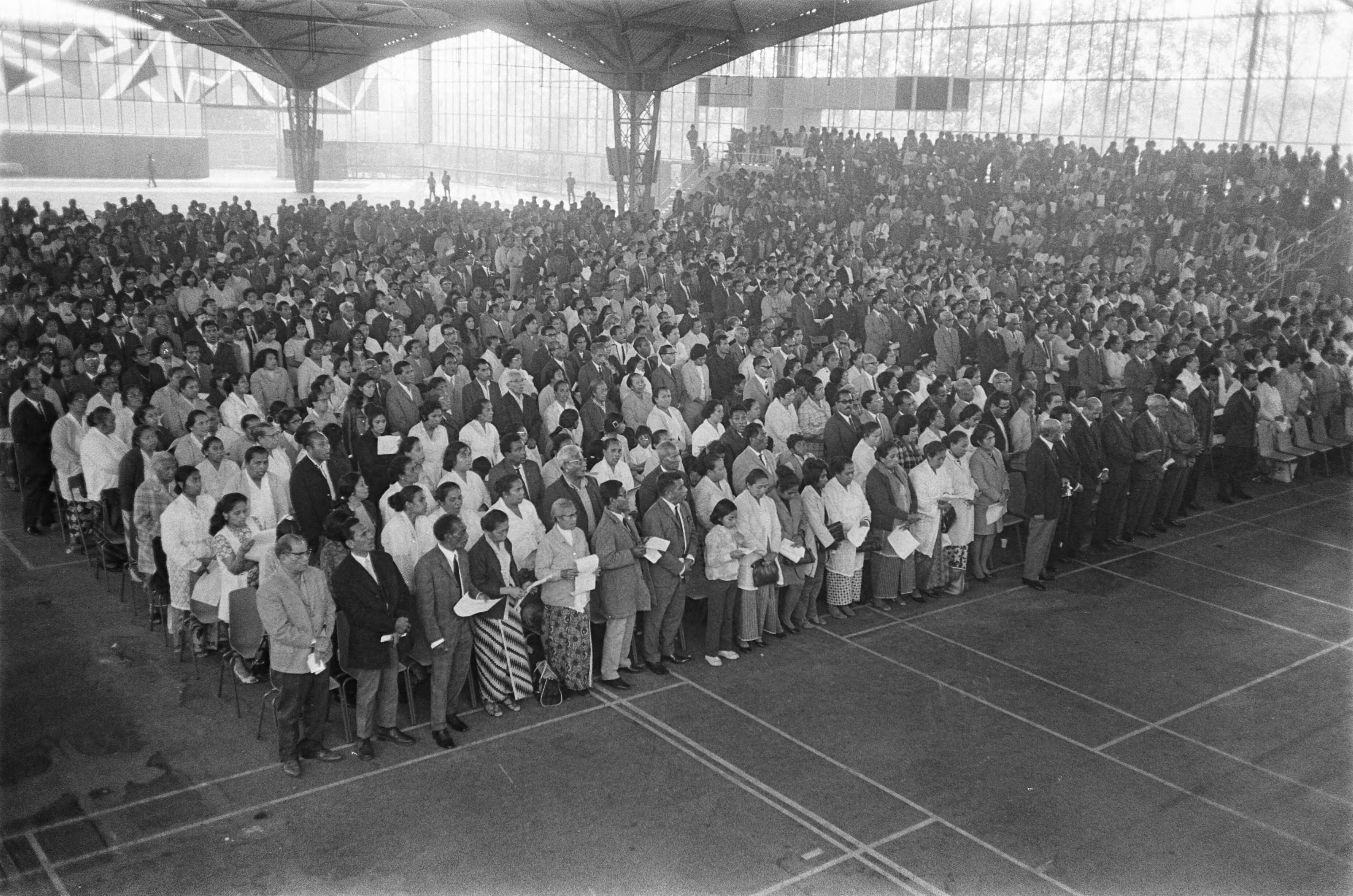 Fotocollectie Anefo — Demonstrerende Zuid-Molukkers in Expo-hal, Hilversum — Foto: Koch, Eric / Anefo. Licentie: Set B: Rechtenvrij / Publiek Domein. Bron: Nationaal Archief. http://hdl.handle.net/10648/aba4cb7c-d0b4-102d-bcf8-003048976d84