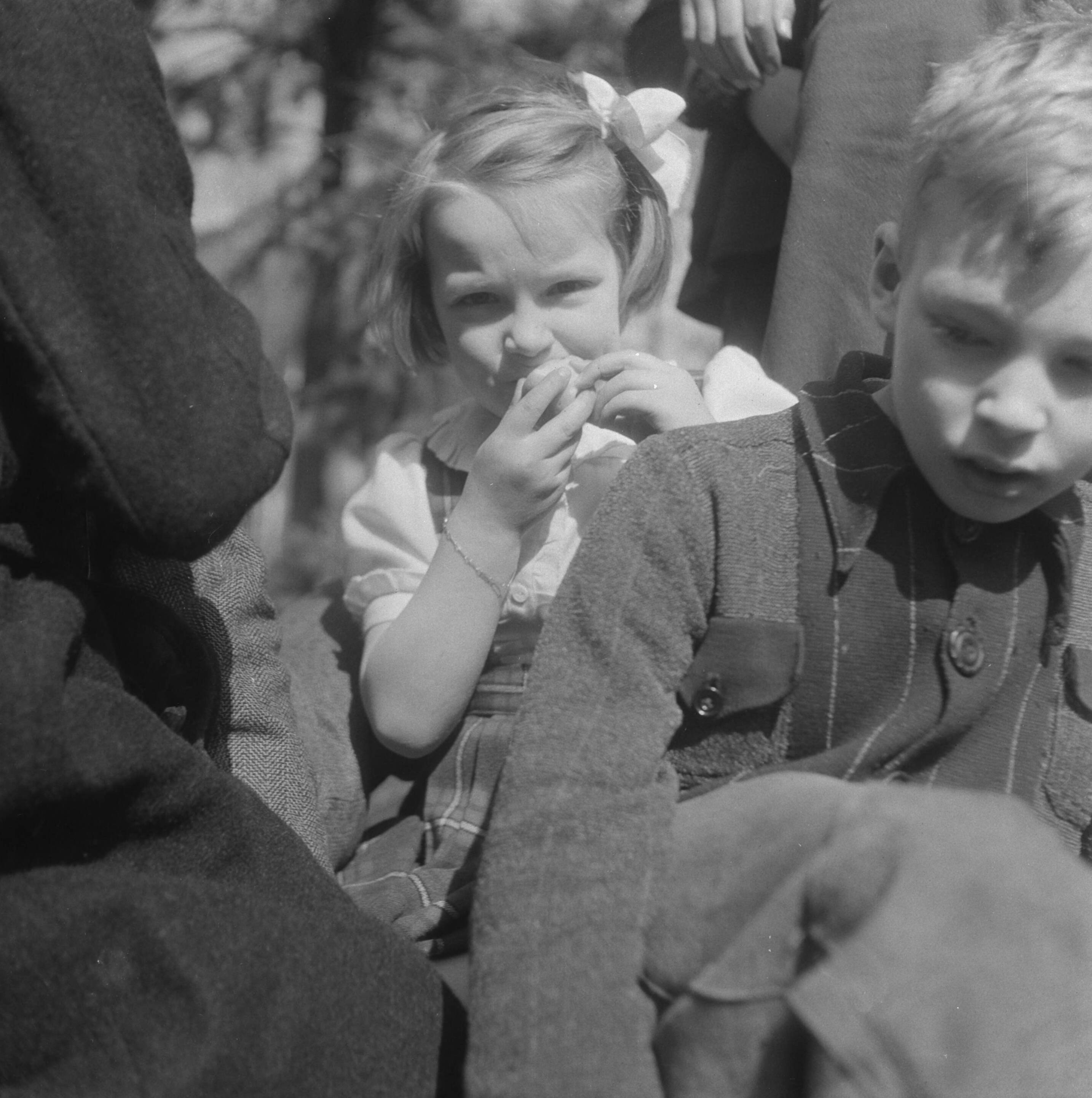 Prinses Beatrix en prinses Irene op de Werkplaats Kindergemeenschap van Kees Boeke te Bilthoven — De Werkplaats Kindergemeenschap van Kees Boeke. Prinses Irene — Foto: Breijer, Charles / Anefo. Licentie: Set B: Rechtenvrij / Publiek Domein. Bron: Nationaal Archief. http://hdl.handle.net/10648/a89a9f6a-d0b4-102d-bcf8-003048976d84