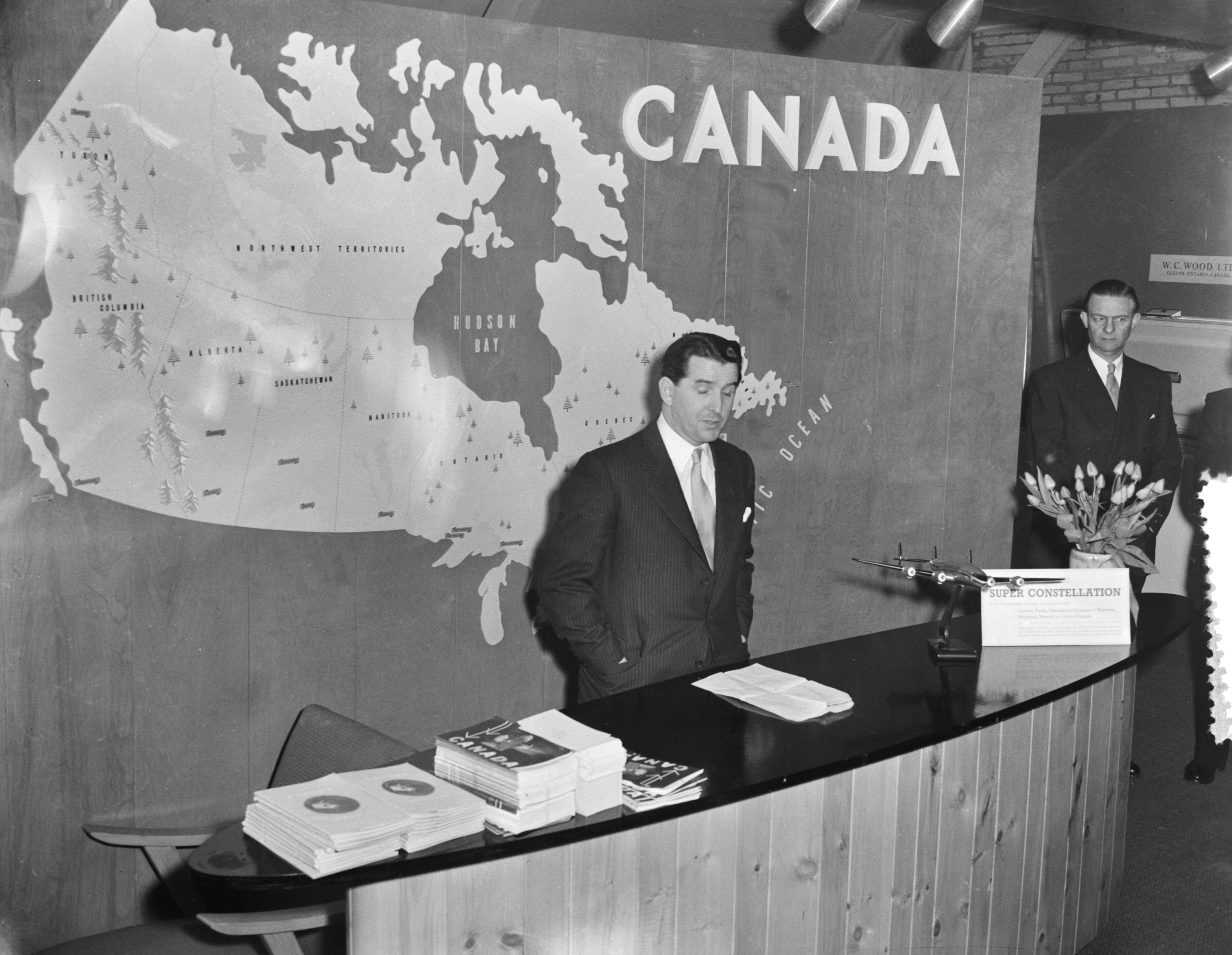 Fotocollectie Anefo — Opening Jaarbeurs Utrecht, Canadese stand — Foto: Pot, Harry / Anefo. Licentie: Set B: Rechtenvrij / Publiek Domein. Bron: Nationaal Archief. http://hdl.handle.net/10648/a931fd7e-d0b4-102d-bcf8-003048976d84
