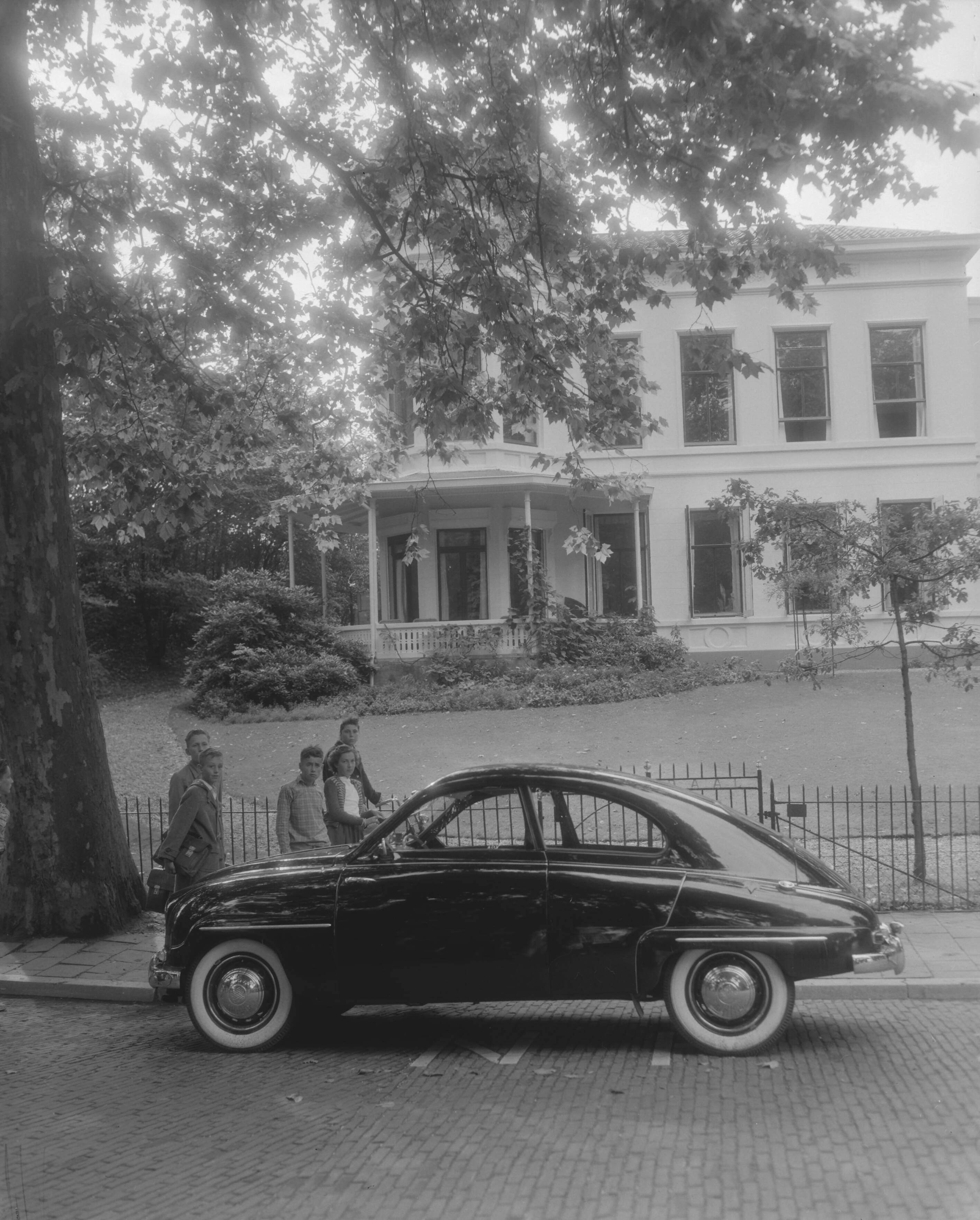 Fotocollectie Anefo — Prinses Irene in Utrecht als studente, zij woont in Villa Lievendaal — Foto: Pot, Harry / Anefo. Licentie: Set B: Rechtenvrij / Publiek Domein. Bron: Nationaal Archief. http://hdl.handle.net/10648/a9841c44-d0b4-102d-bcf8-003048976d84
