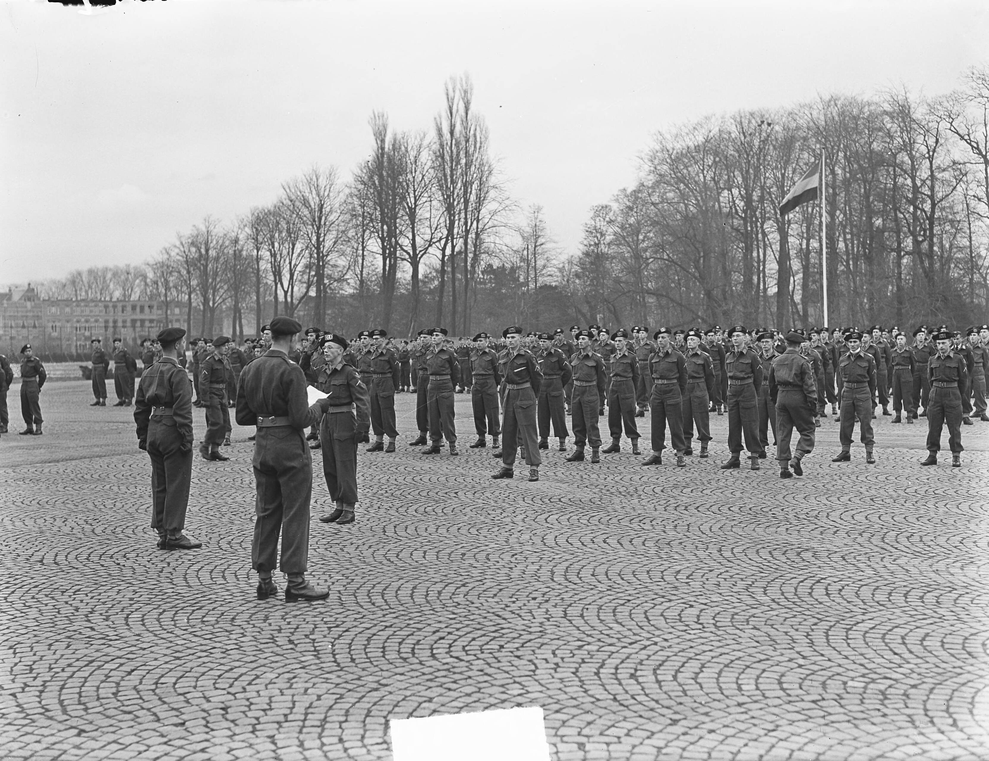 KMA Breda. Nieuwe cadetten — Foto: Pot, Harry / Anefo. — Licentie: Set B: Rechtenvrij / Publiek Domein. Bron: Nationaal Archief. http://hdl.handle.net/10648/a8e308e0-d0b4-102d-bcf8-003048976d84
