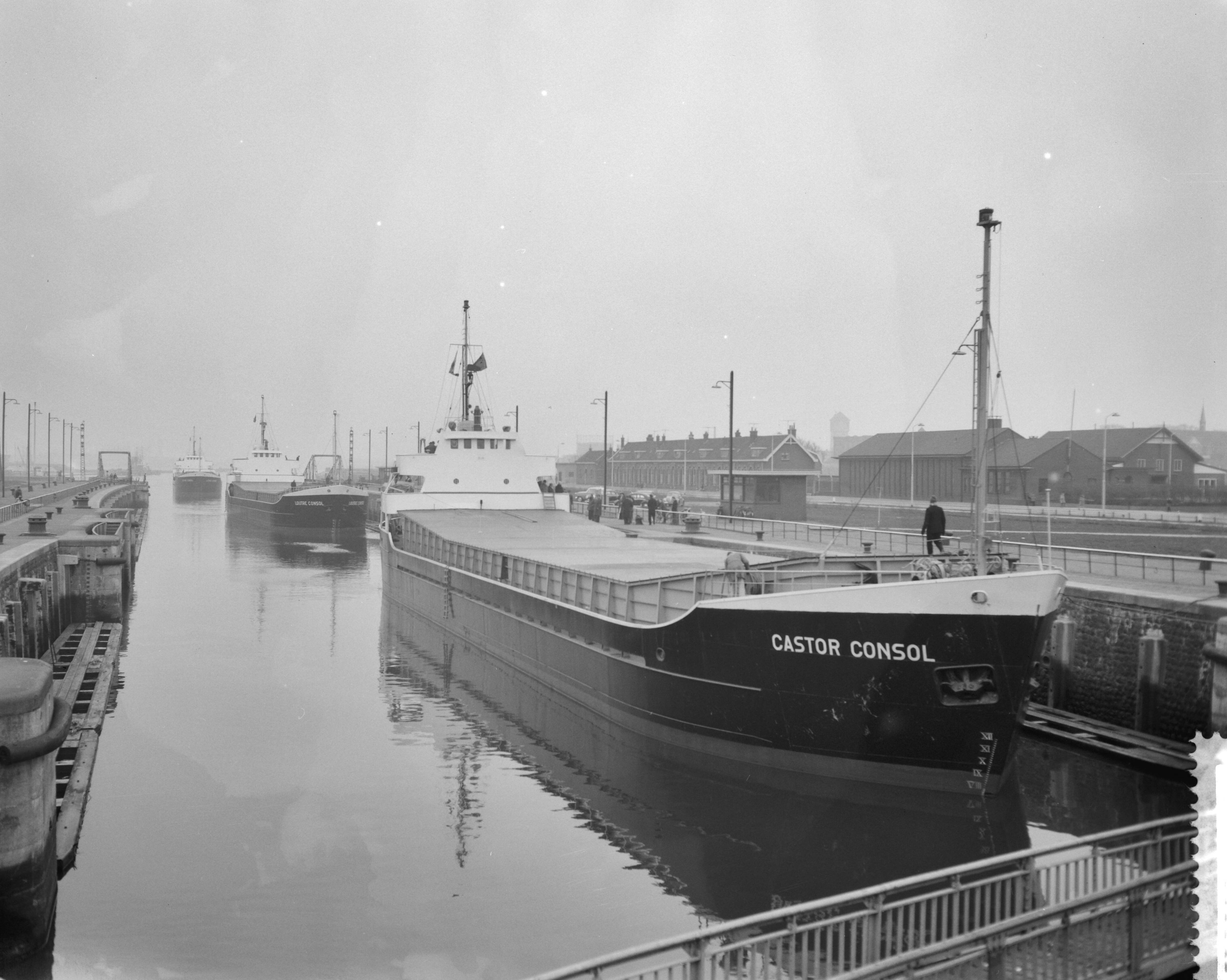 Fotocollectie Anefo — Overdracht schepen (Lièvre Consol, Loutre Consol en Castor Consol) bij de Zaanlandse Scheepsbouw Maatschappij — Foto: Bilsen, Joop van / Anefo. Licentie: Set B: Rechtenvrij / Publiek Domein. Bron: Nationaal Archief. http://hdl.handle.net/10648/a9ab79f6-d0b4-102d-bcf8-003048976d84