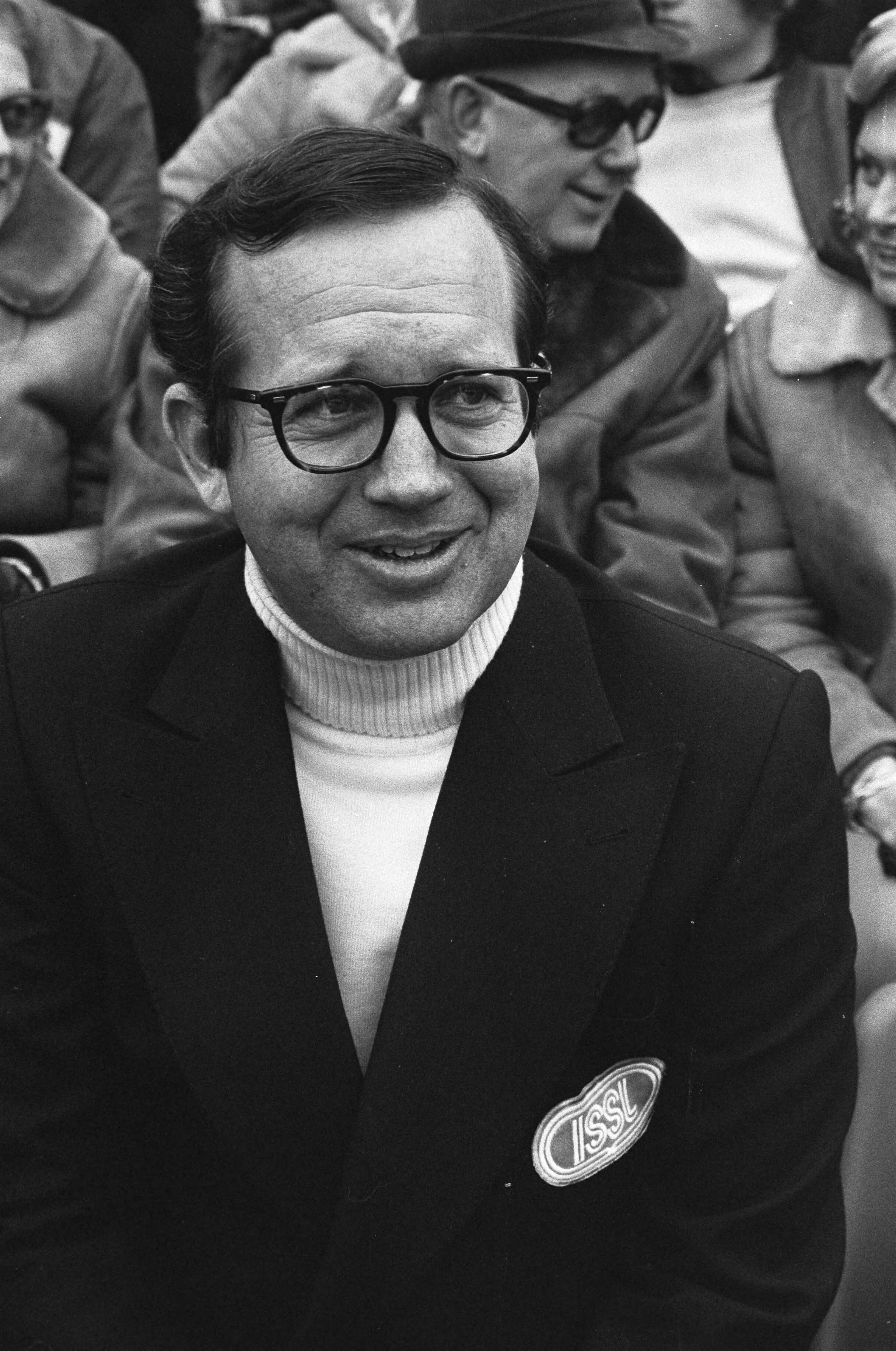 Fotocollectie Anefo — Schaatswedstrijden voor eerste ISSL World Cup voor prof op De Uithof in Den Haag , nummer 6 Nealy (kop), numme Morris (kop), nummer 8 Leo Linkovesi (Finland) — Foto: Verhoeff, Bert / Anefo. Licentie: Set B: Rechtenvrij / Publiek Domein. Bron: Nationaal Archief. http://hdl.handle.net/10648/ac21c1f4-d0b4-102d-bcf8-003048976d84