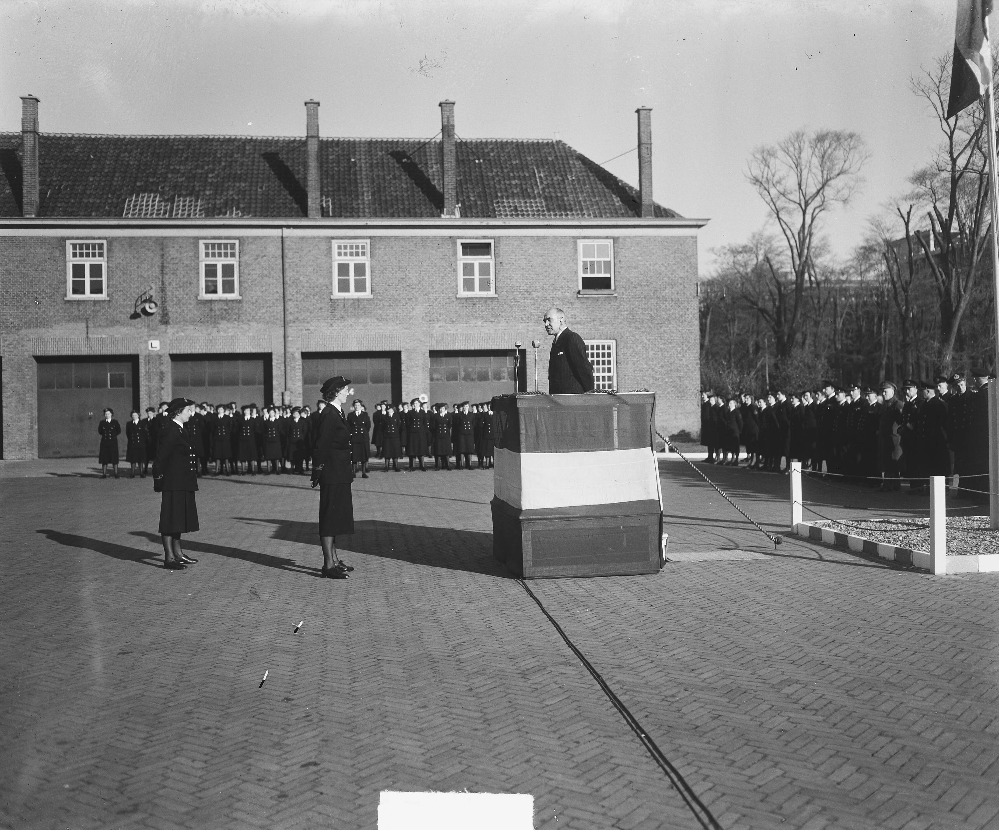 Marva 5 jaar herdenking in Den Haag — Foto: Vermorken, […] / Anefo. — Licentie: Set B: Rechtenvrij / Publiek Domein. Bron: Nationaal Archief. http://hdl.handle.net/10648/a8d07464-d0b4-102d-bcf8-003048976d84