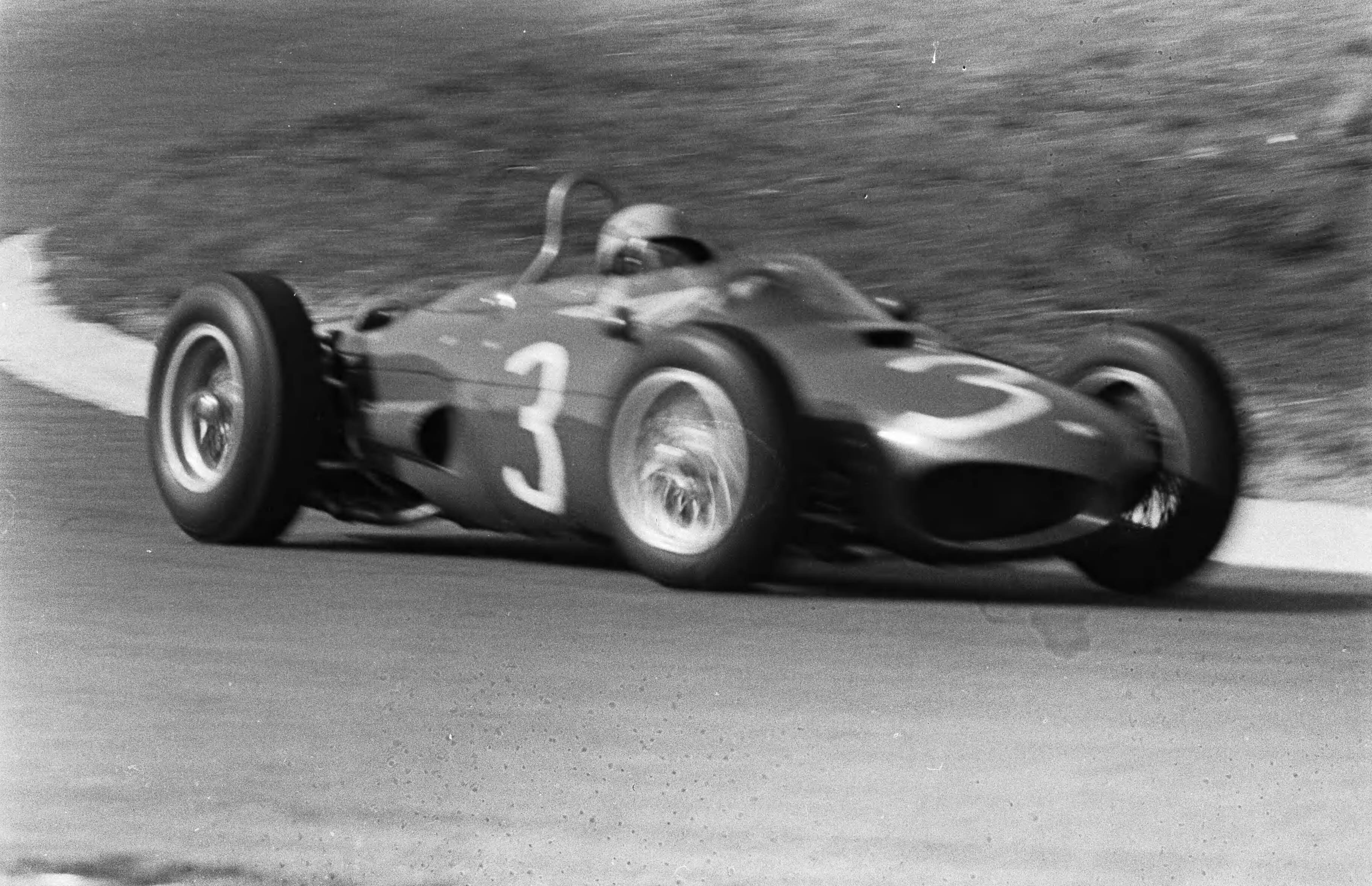 Grand Prix Zandvoort 1962 — Trainingsritten voor de Grand Prix van Zandvoort. Ricardo Rodriguez (3, Ferrari) — Foto: Bilsen, Joop van / Anefo. Licentie: Set B: Rechtenvrij / Publiek Domein. Bron: Nationaal Archief. http://hdl.handle.net/10648/aa08fc52-d0b4-102d-bcf8-003048976d84
