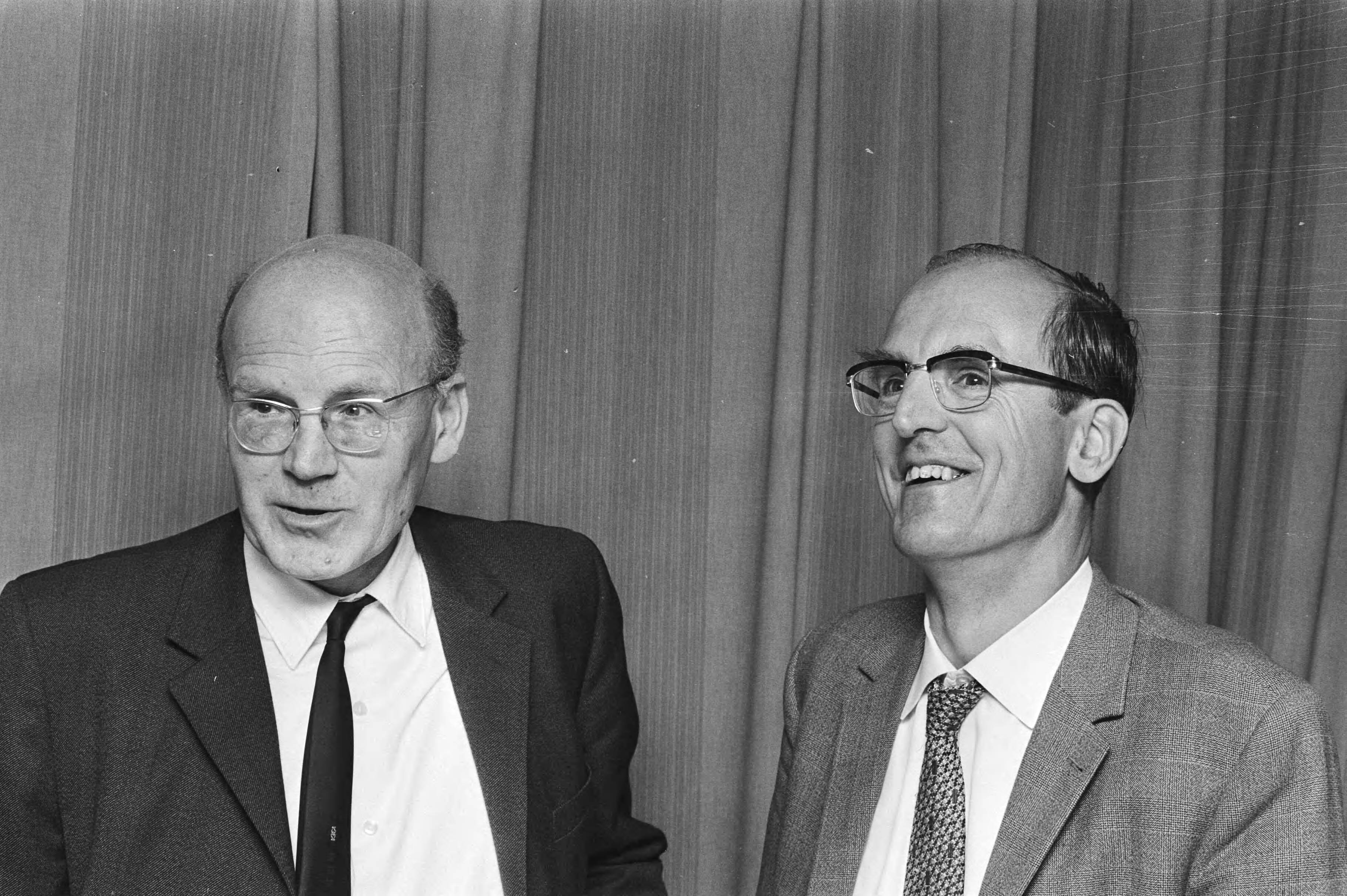 Fotocollectie Anefo — W. Drees Jr. lijsttrekker DS 70 ; persconferentie, Den Haag ; links J. M. Drees , rechts W. Drees Jr. , kop — Foto: Evers, Joost / Anefo. Licentie: Set B: Rechtenvrij / Publiek Domein. Bron: Nationaal Archief. http://hdl.handle.net/10648/abaf72c0-d0b4-102d-bcf8-003048976d84