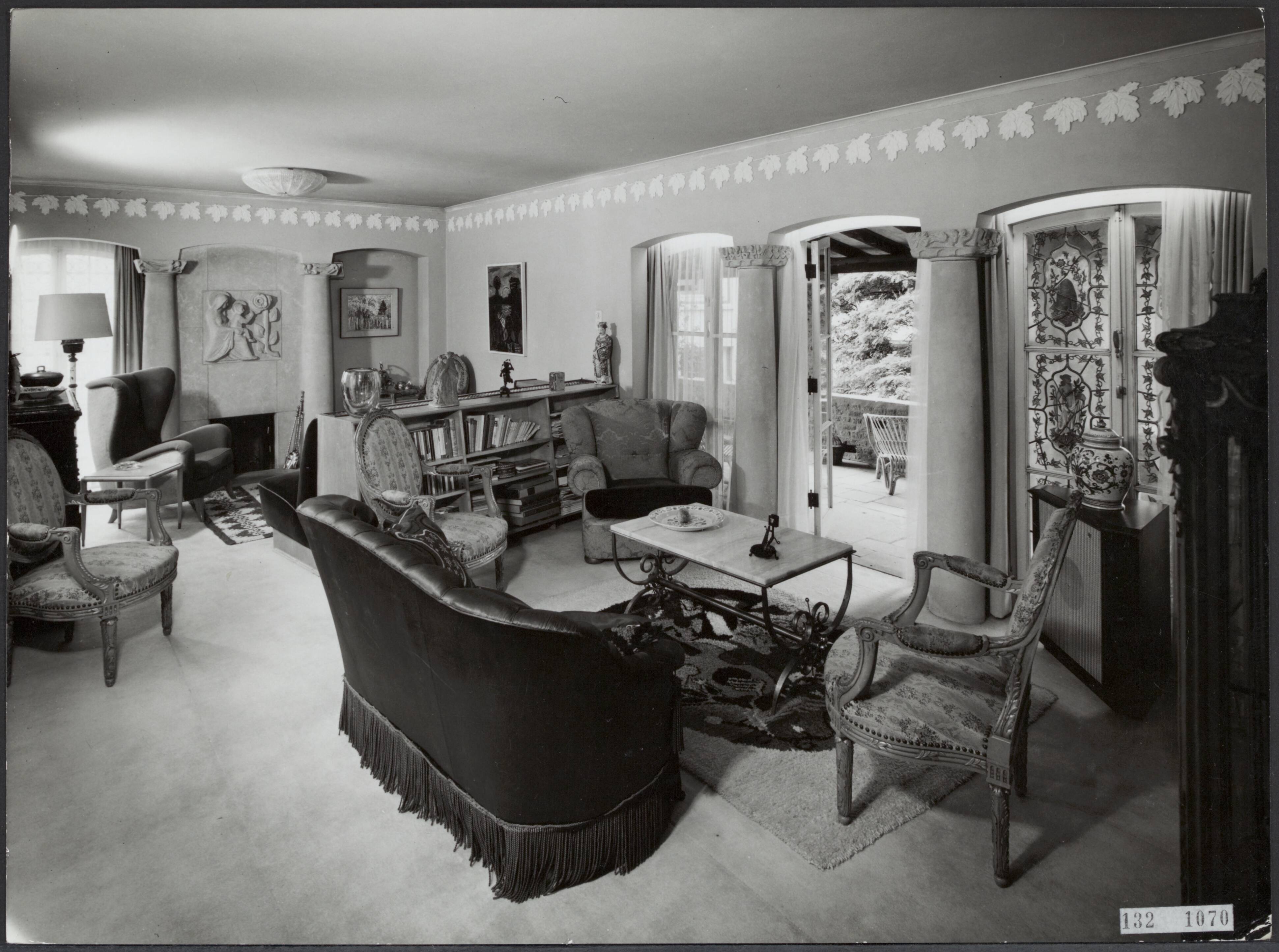 Fotocollectie Rijksvoorlichtingsdienst Eigen — Interieur van een gerestaureerd huis in de Stokstraat te Maastricht — Foto: Lahaye, Frans. Licentie: Set B: Rechtenvrij / Publiek Domein. Bron: Nationaal Archief. http://hdl.handle.net/10648/af55c820-d0b4-102d-bcf8-003048976d84