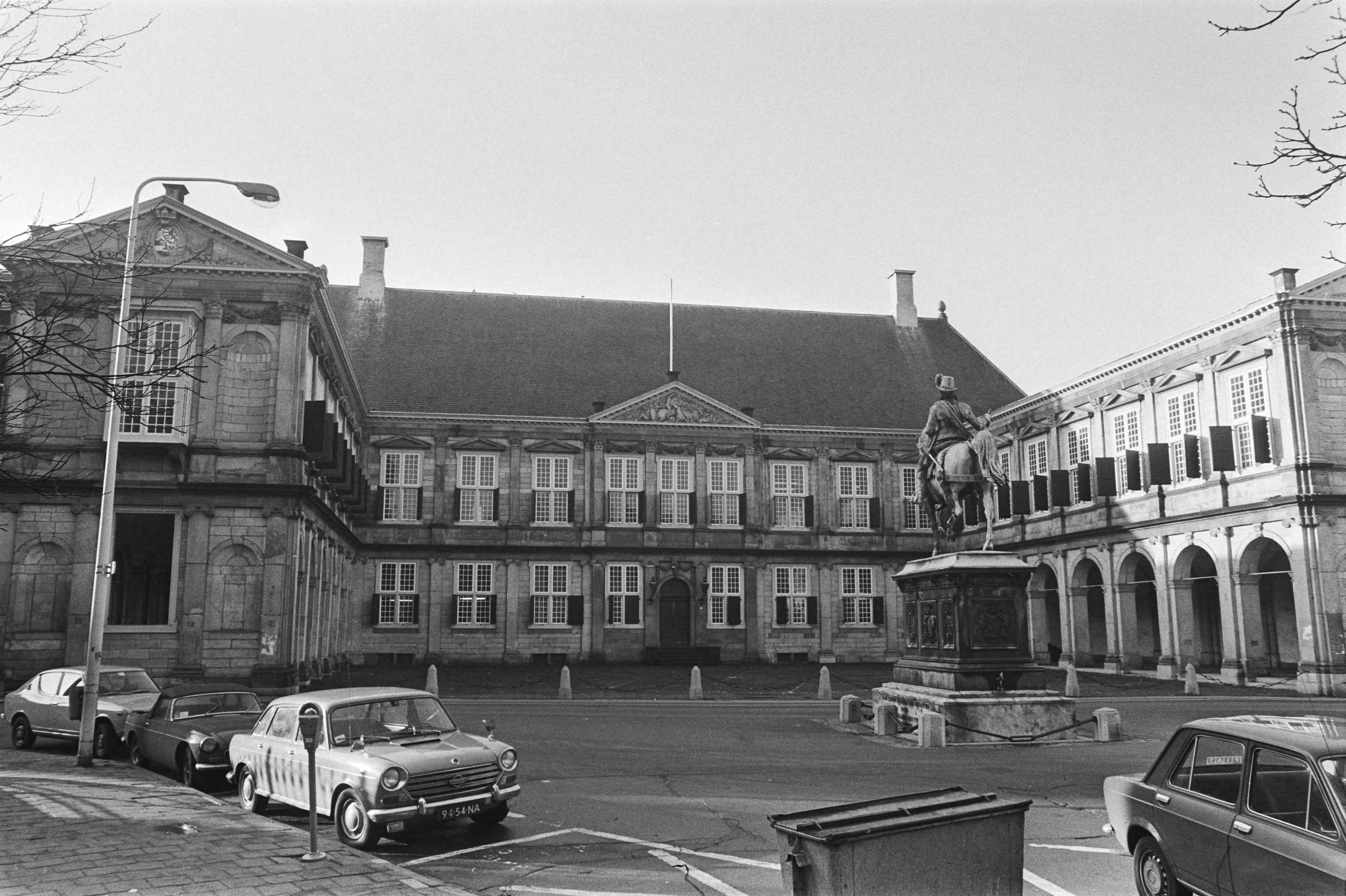 Fotocollectie Anefo — Exterieur Paleis Noord Einde , Den Haag — Foto: Verhoeff, Bert / Anefo. Licentie: Set B: Rechtenvrij / Publiek Domein. Bron: Nationaal Archief. http://hdl.handle.net/10648/ac920c2a-d0b4-102d-bcf8-003048976d84