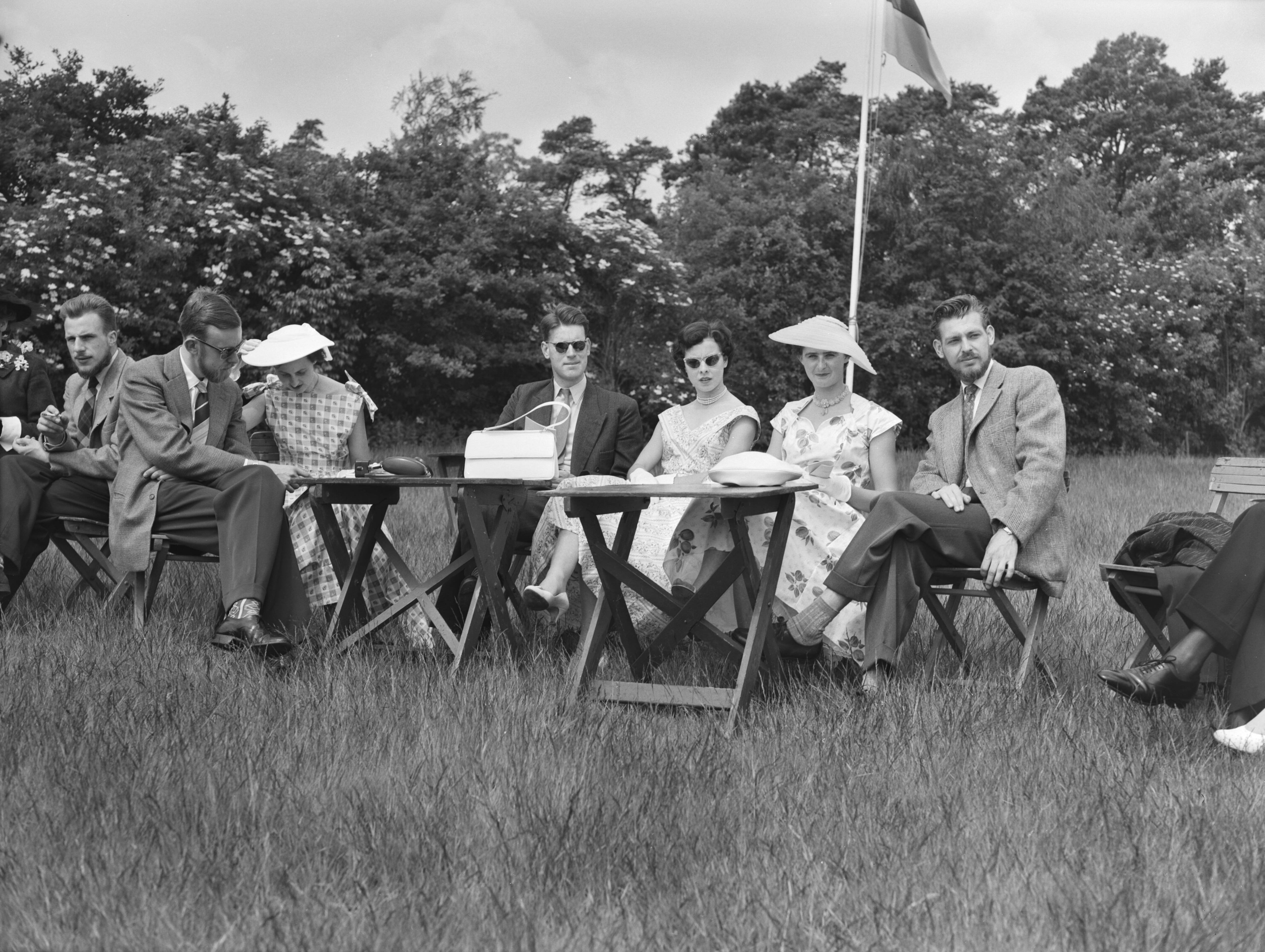 Lustrum USC Utrecht (1956) — Lustrum USC. Groepen op Lage Vuursche — Foto: Rossem, Wim van / Anefo. Licentie: Set B: Rechtenvrij / Publiek Domein. Bron: Nationaal Archief. http://hdl.handle.net/10648/a94b23a8-d0b4-102d-bcf8-003048976d84
