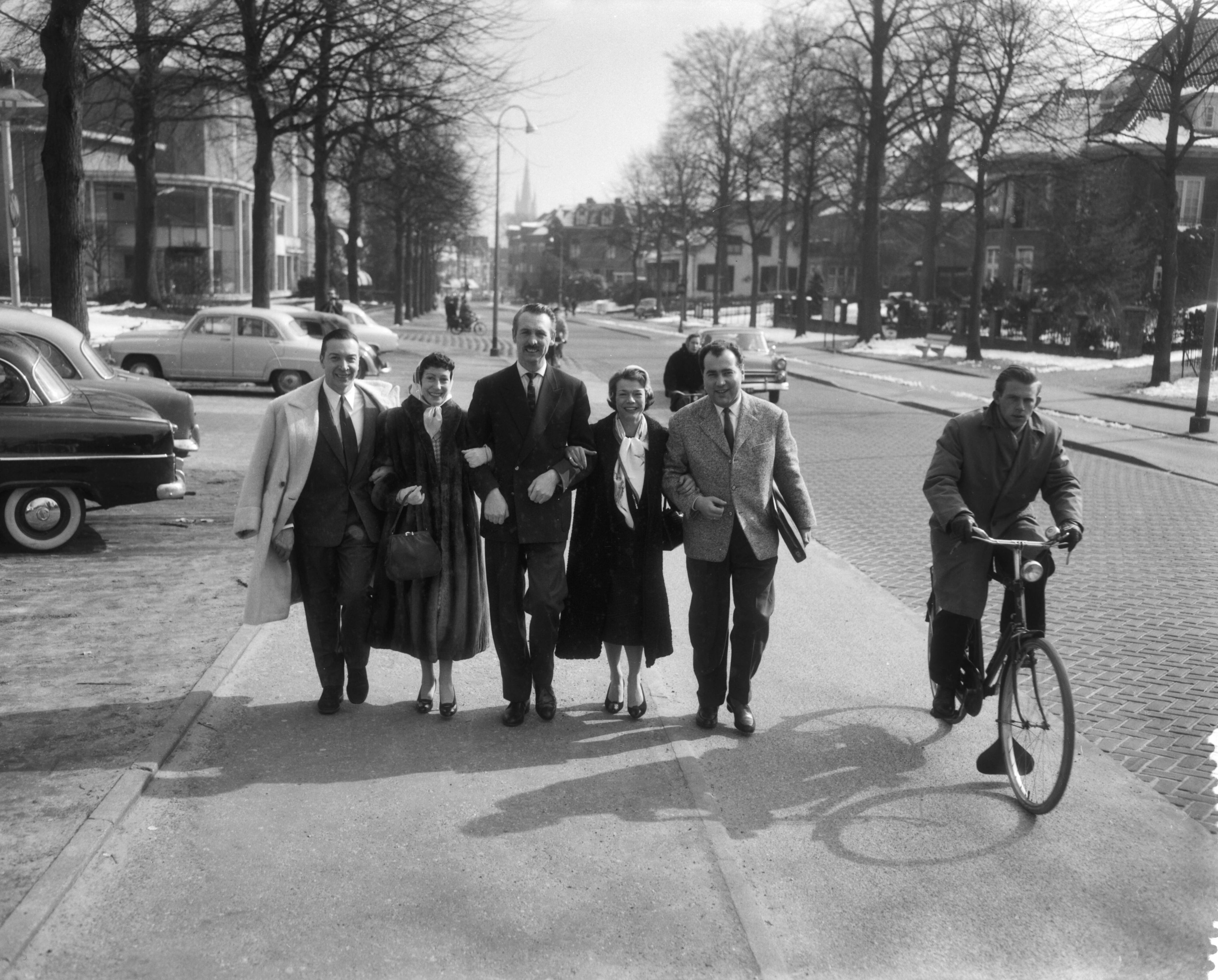 Eurovisie Songfestival 1958 — Deelnemers aan het Eurovisie Songfestival 1958 in Hilversum — Foto: Pot, Harry / Anefo. Licentie: Set B: Rechtenvrij / Publiek Domein. Bron: Nationaal Archief. http://hdl.handle.net/10648/a9773de4-d0b4-102d-bcf8-003048976d84