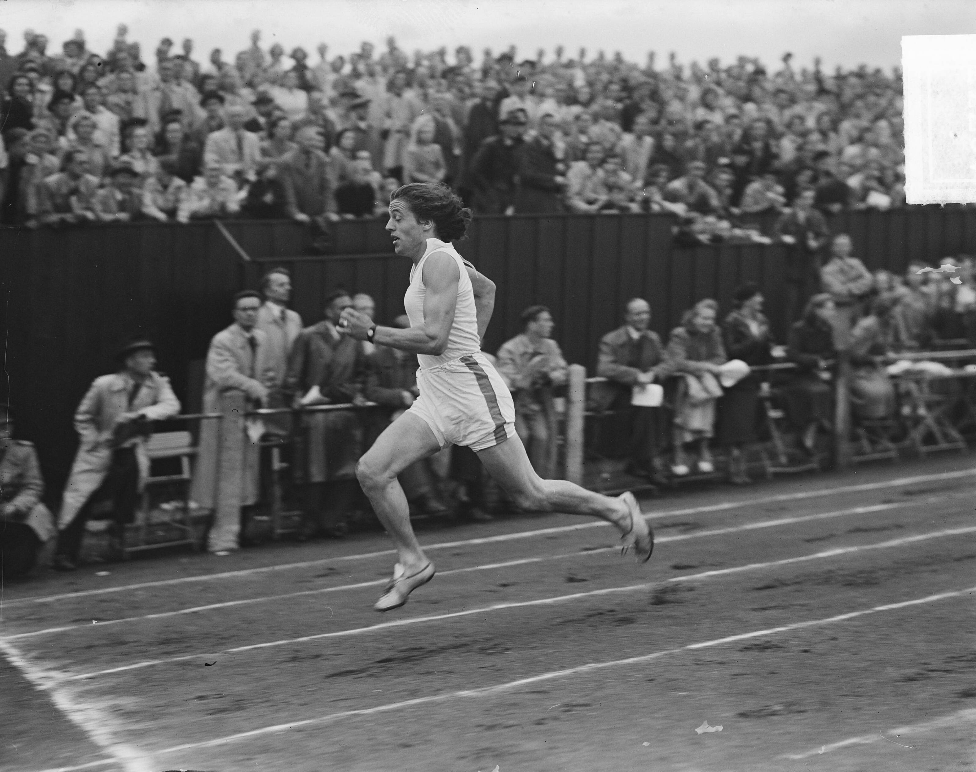 Fotocollectie Anefo — Atletiek in Groningen. Foekje Dillema — Foto: Noske, J.D. / Anefo. Licentie: Set B: Rechtenvrij / Publiek Domein. Bron: Nationaal Archief. http://hdl.handle.net/10648/a8dbac30-d0b4-102d-bcf8-003048976d84