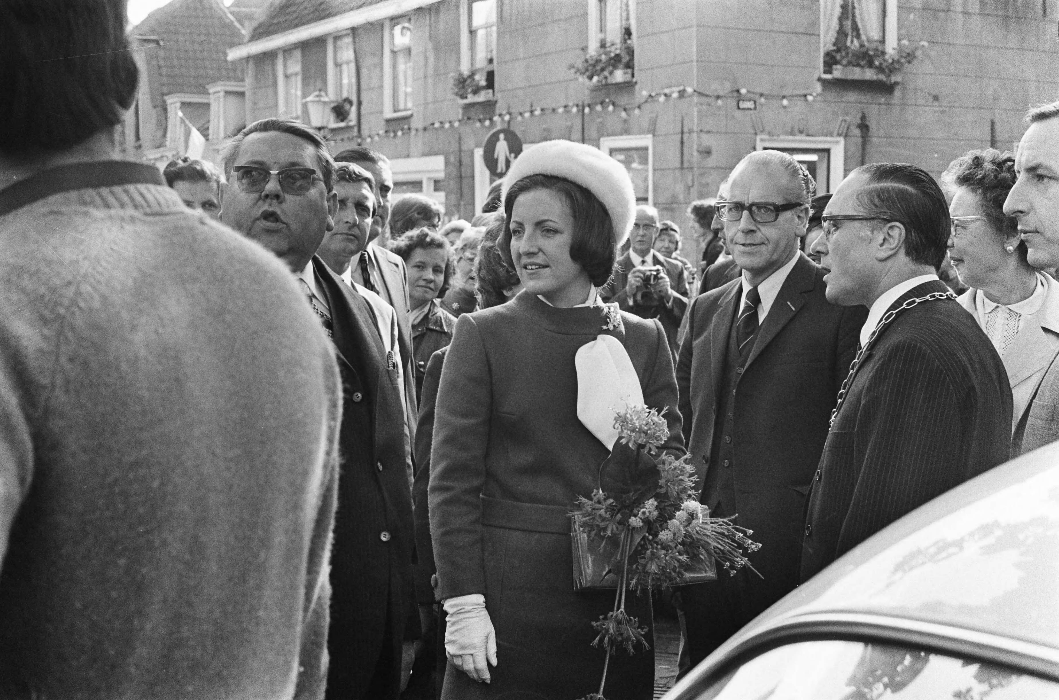 Fotocollectie Anefo — Prinses Margriet opent gezondheidscentrum in Wassenaar, aankomst — Foto: Mieremet, Rob / Anefo. Licentie: Set B: Rechtenvrij / Publiek Domein. Bron: Nationaal Archief. http://hdl.handle.net/10648/abf94cec-d0b4-102d-bcf8-003048976d84