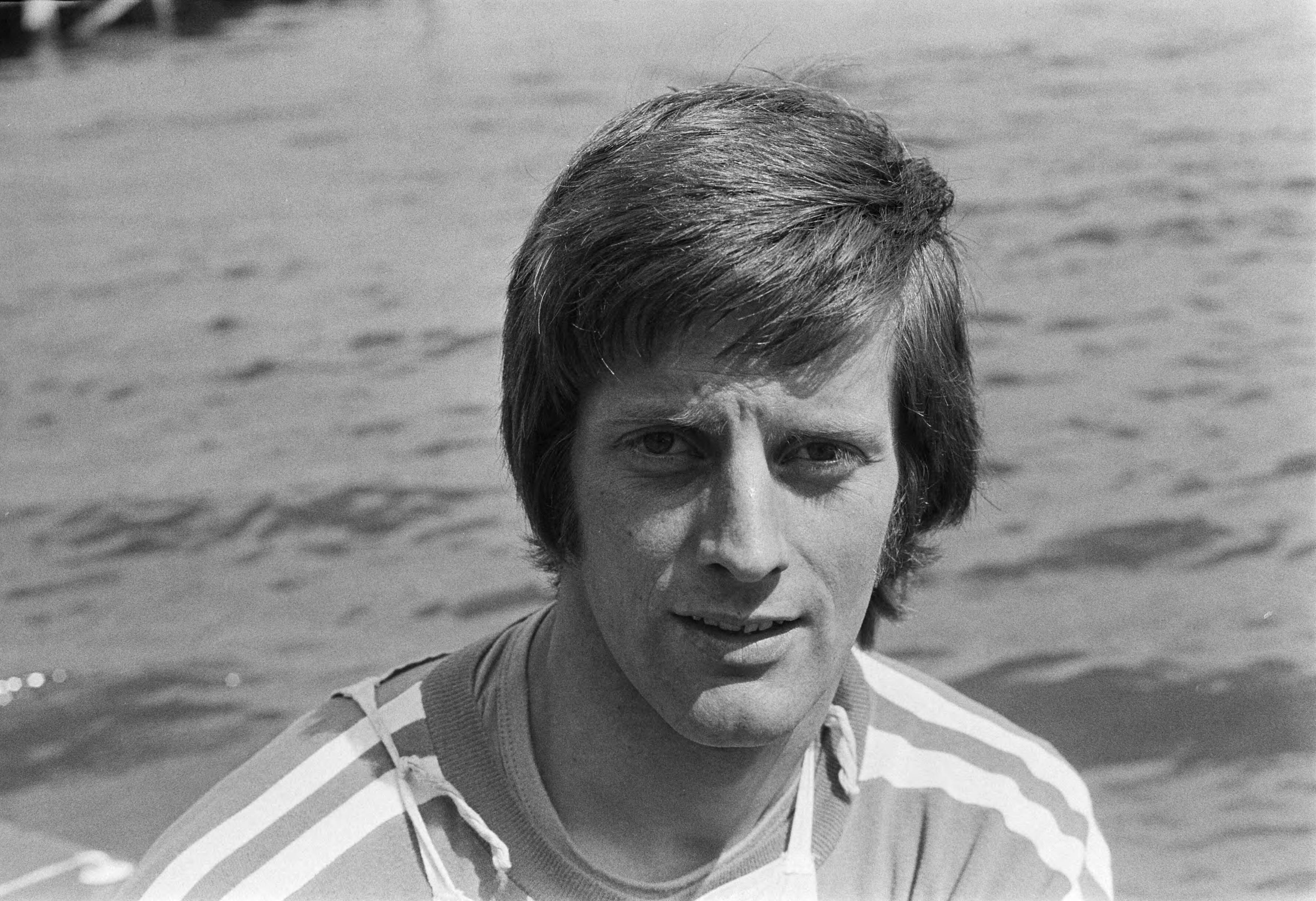 Fotocollectie Anefo — Zaan Regatta kanovaren in Zaandam, Arend Bloem , kop — Foto: Peters, Hans / Anefo. Licentie: Set B: Rechtenvrij / Publiek Domein. Bron: Nationaal Archief. http://hdl.handle.net/10648/ac4d199e-d0b4-102d-bcf8-003048976d84