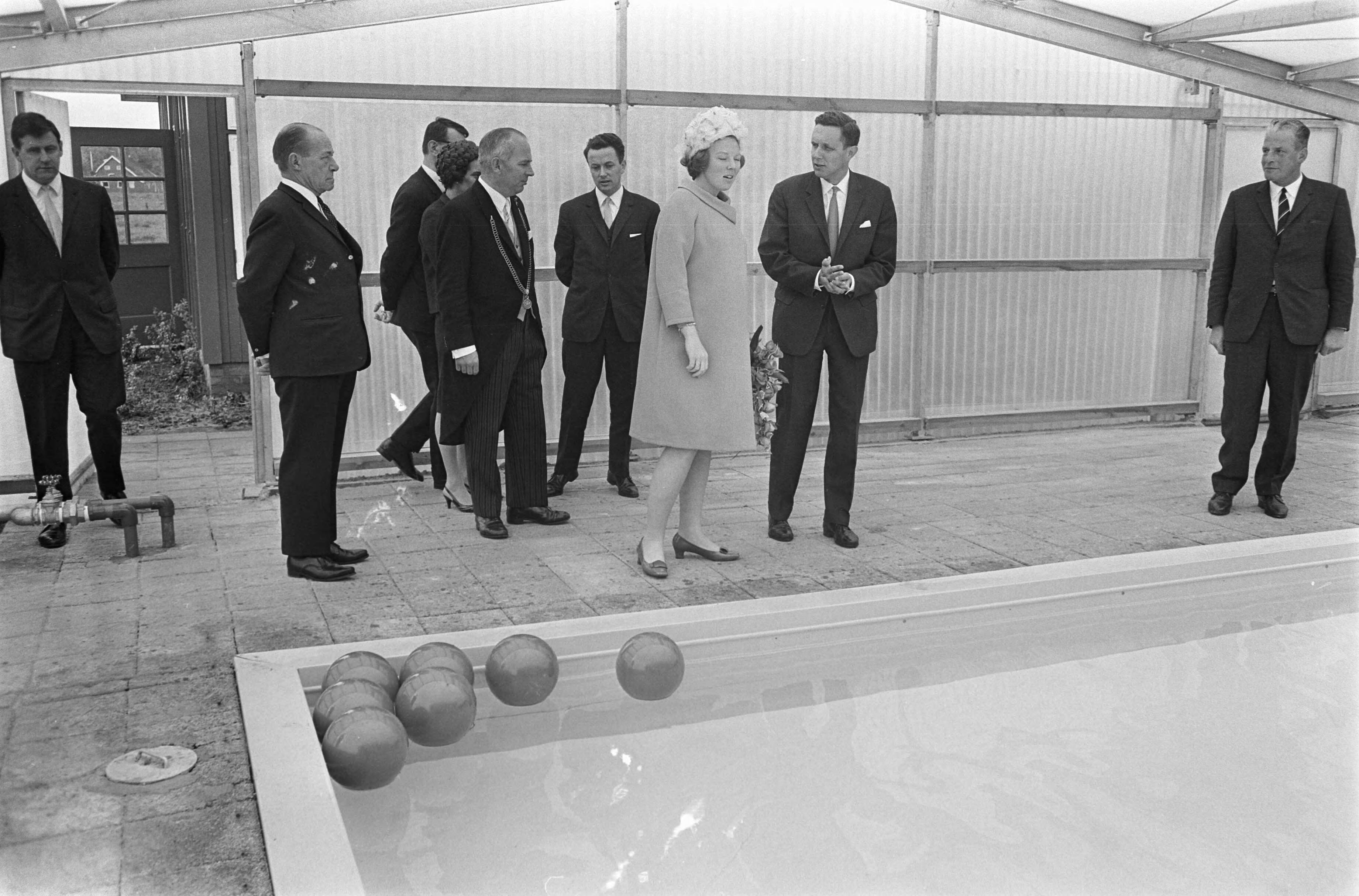 Fotocollectie Anefo — Prinses Beatrix in Drenthe opende vakantiecentrum prins Willem Alexander in Roden — Foto: Koch, Eric / Anefo. Licentie: Set B: Rechtenvrij / Publiek Domein. Bron: Nationaal Archief. http://hdl.handle.net/10648/ab401be6-d0b4-102d-bcf8-003048976d84