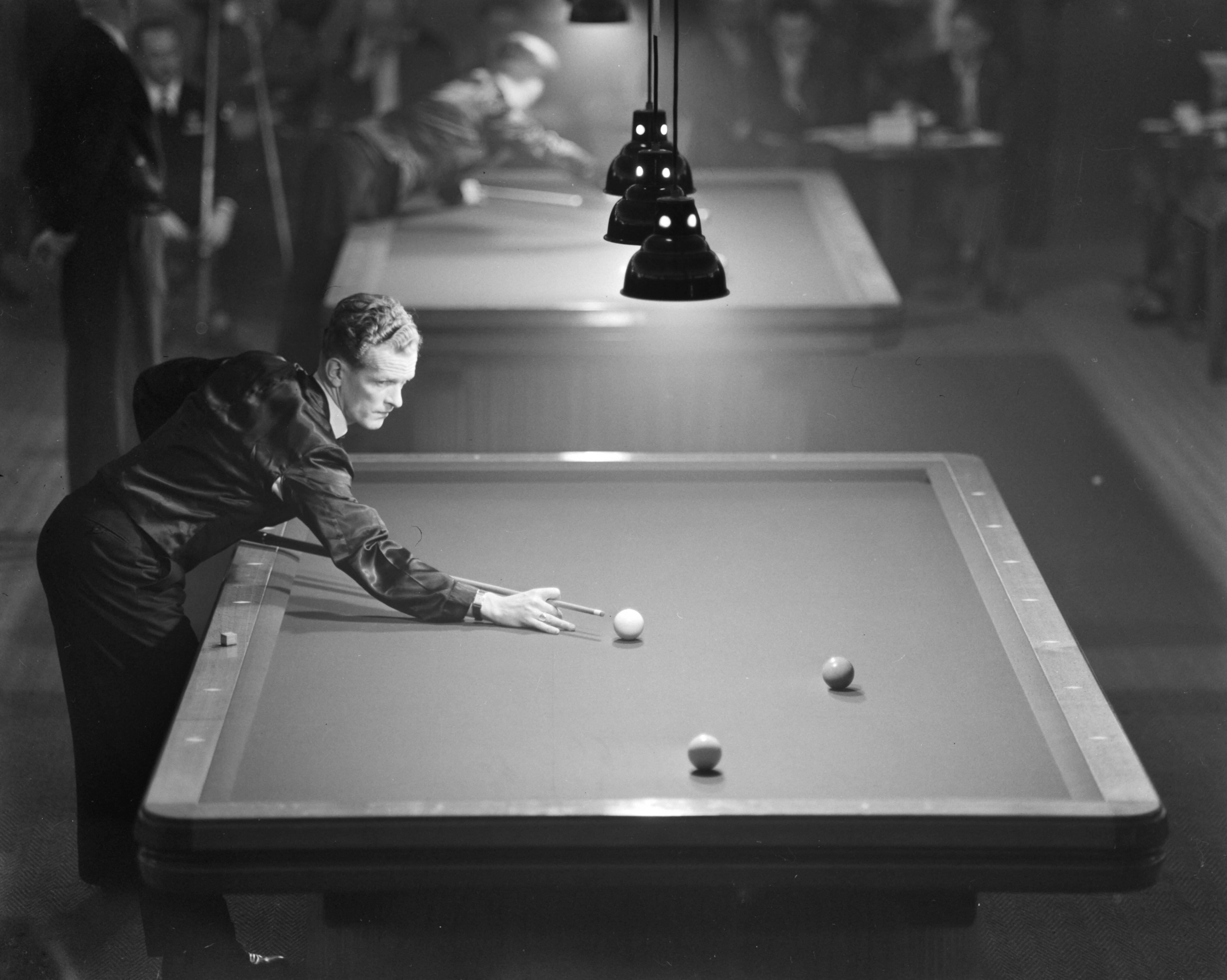Fotocollectie Anefo — Europese biljartkampioenschap driebanden in Hilversum. Hennie de Ruyter in actie — Foto: Pot, Harry / Anefo. Licentie: Set B: Rechtenvrij / Publiek Domein. Bron: Nationaal Archief. http://hdl.handle.net/10648/a98f3f52-d0b4-102d-bcf8-003048976d84