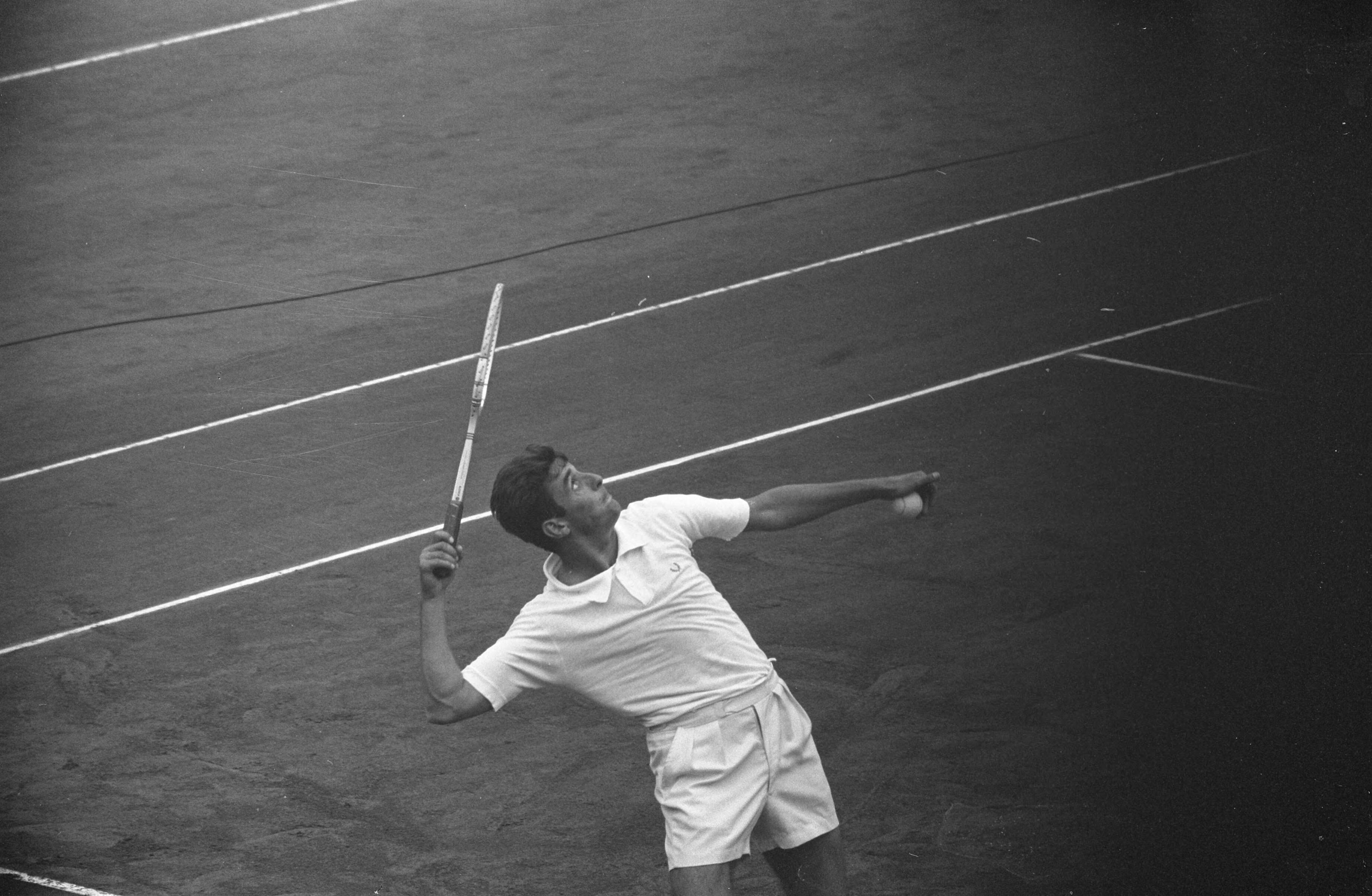Fotocollectie Anefo — Davis Cup wedstrijd Nederland-West-Duitsland op de METS-banen te Scheveningen. Willem Maris — Foto: Bilsen, Joop van / Anefo. Licentie: Set B: Rechtenvrij / Publiek Domein. Bron: Nationaal Archief. http://hdl.handle.net/10648/a9d71e76-d0b4-102d-bcf8-003048976d84