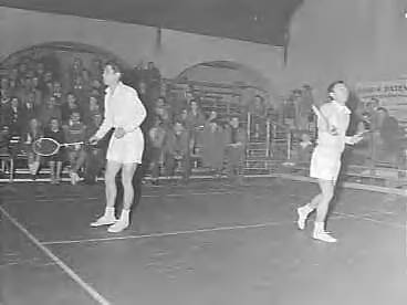 Fotocollectie Anefo — Internationale kampioenschap badminton te Haarlem. Eddy Choong en Oon Chong Teik (Malakka) — Foto: Behrens, Herbert F. / Anefo. Licentie: Set B: Rechtenvrij / Publiek Domein. Bron: Nationaal Archief. http://hdl.handle.net/10648/a9551570-d0b4-102d-bcf8-003048976d84