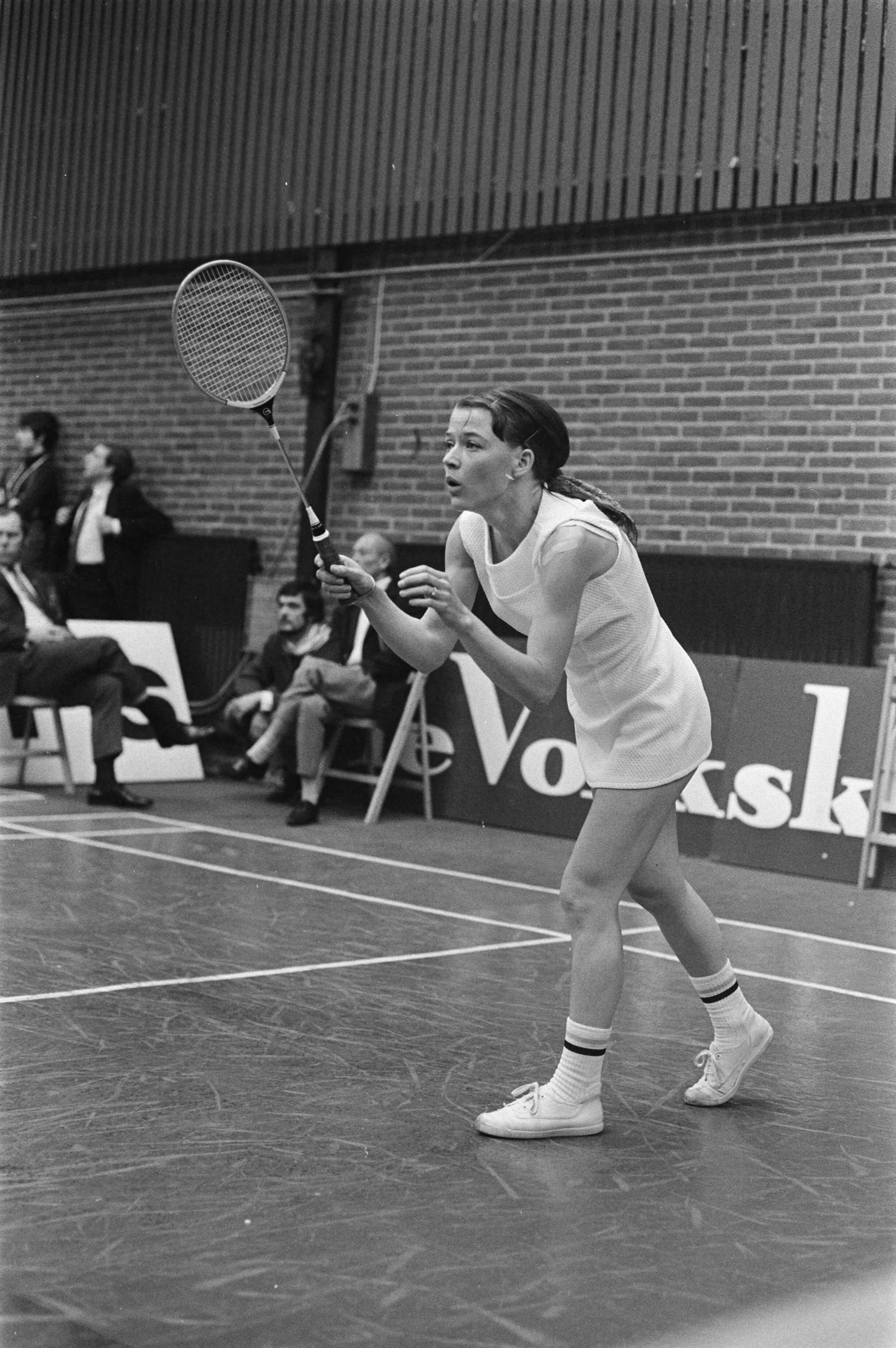 Fotocollectie Anefo — Internationale badmintonwedstrijden in Duinwijckhal Haarlem Spelmoment — Foto: Verhoeff, Bert / Anefo. Licentie: Set B: Rechtenvrij / Publiek Domein. Bron: Nationaal Archief. http://hdl.handle.net/10648/ab8d4786-d0b4-102d-bcf8-003048976d84