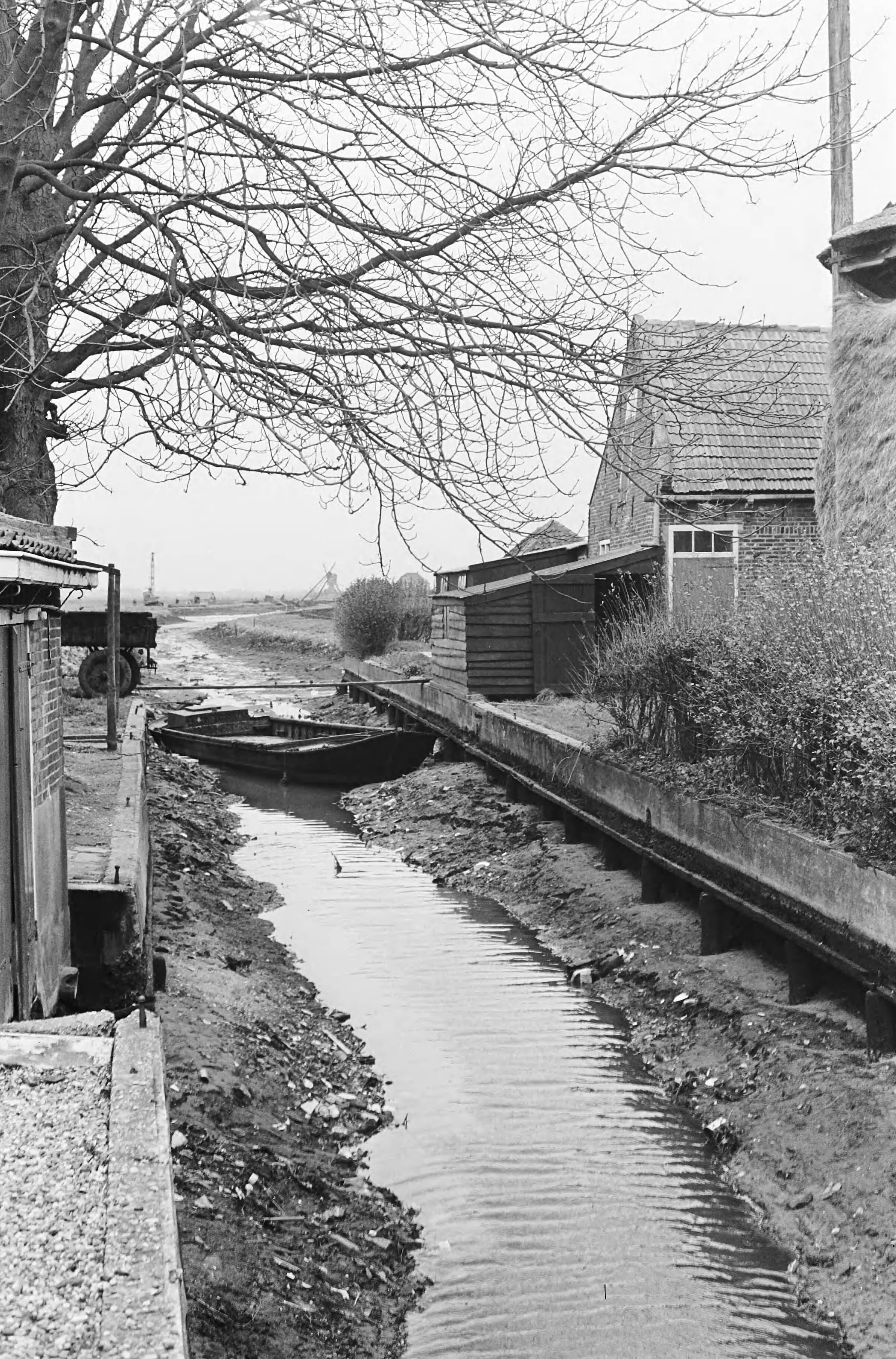 Fotocollectie Anefo — Dijkdoorbraak bij Hazerswoude — Foto: Koch, Eric / Anefo. Licentie: Set B: Rechtenvrij / Publiek Domein. Bron: Nationaal Archief. http://hdl.handle.net/10648/aa870e1c-d0b4-102d-bcf8-003048976d84