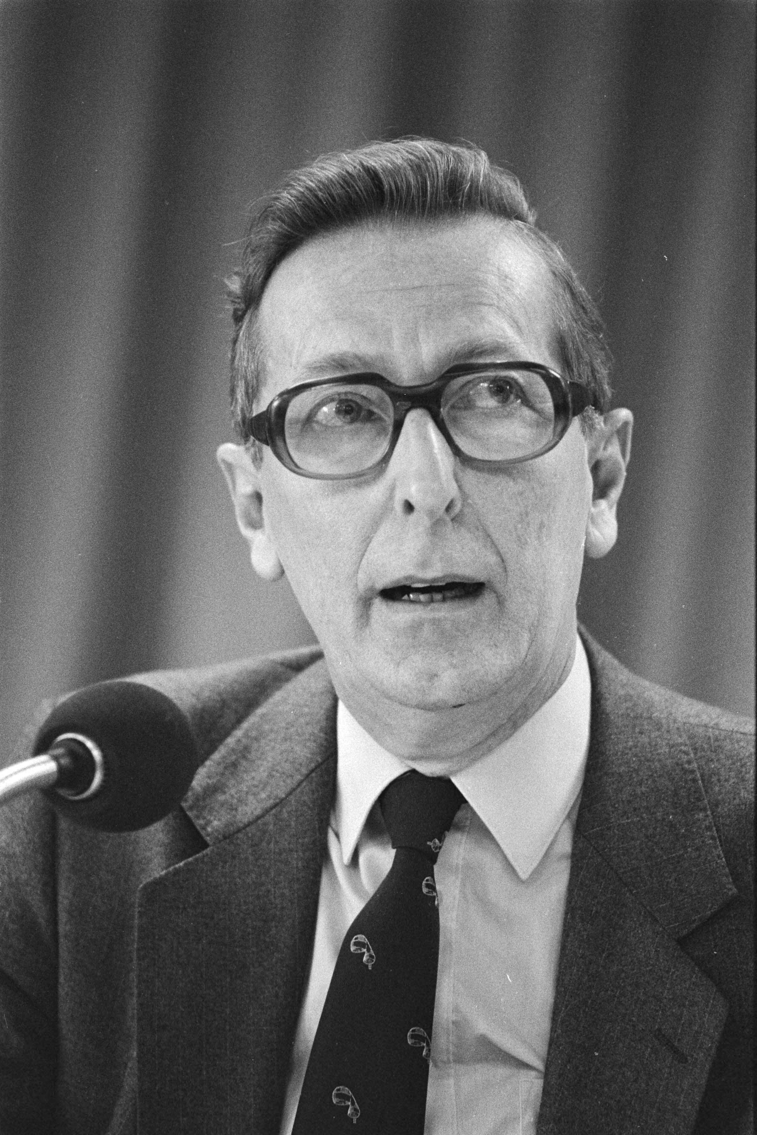 Fotocollectie Anefo — Den Haag persconferentie PTT; ir. C. Wit (per 1 april directeur generaal PTT ) koppen — Foto: Bogaerts, Rob / Anefo. Licentie: Set B: Rechtenvrij / Publiek Domein. Bron: Nationaal Archief. http://hdl.handle.net/10648/ad32cb92-d0b4-102d-bcf8-003048976d84